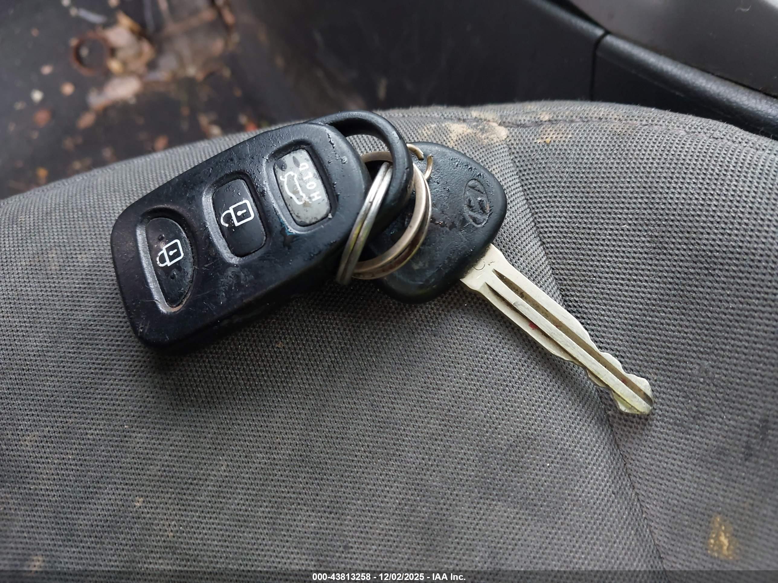 HYUNDAI ELANTRA image 11