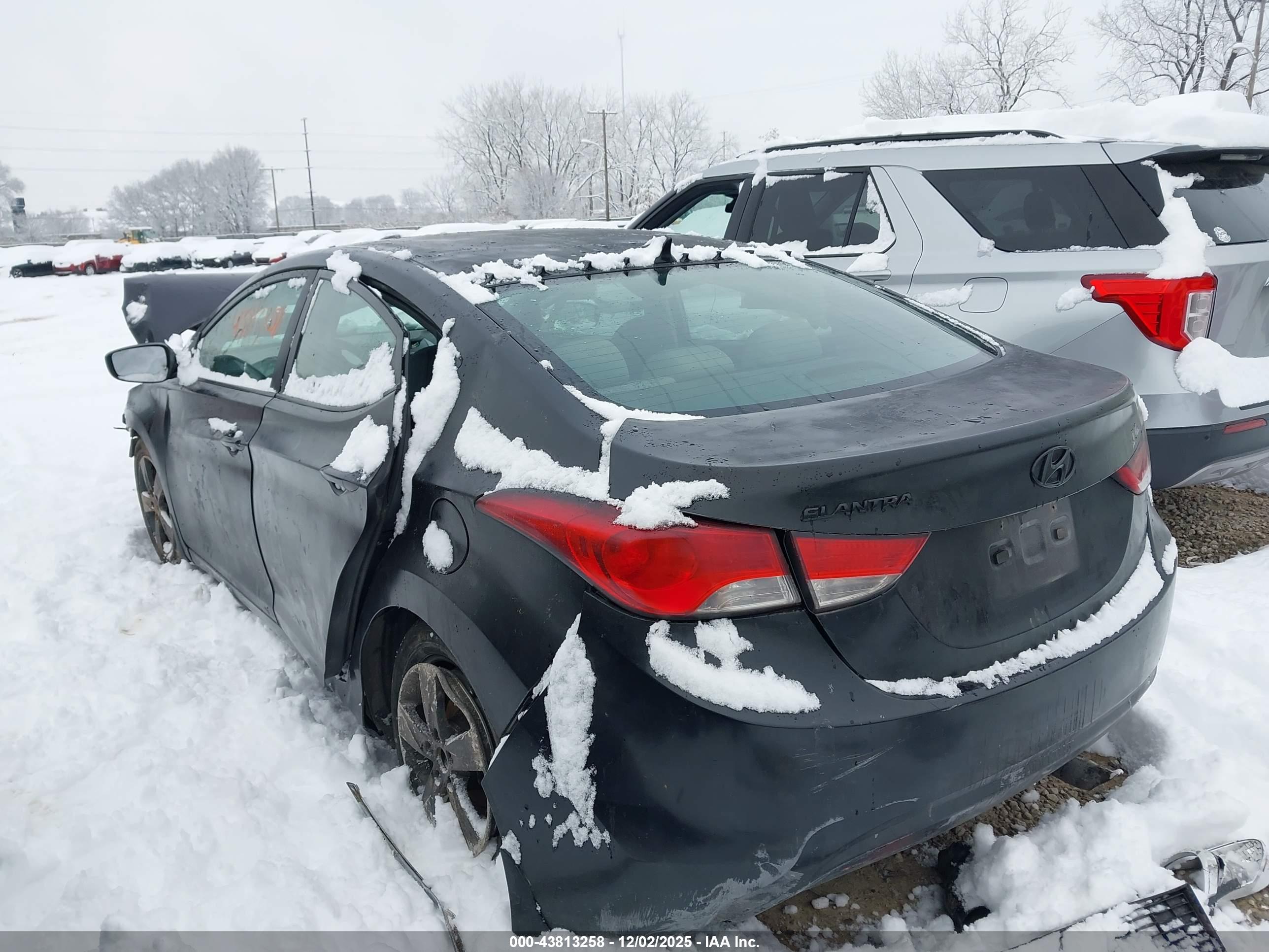 HYUNDAI ELANTRA image 3