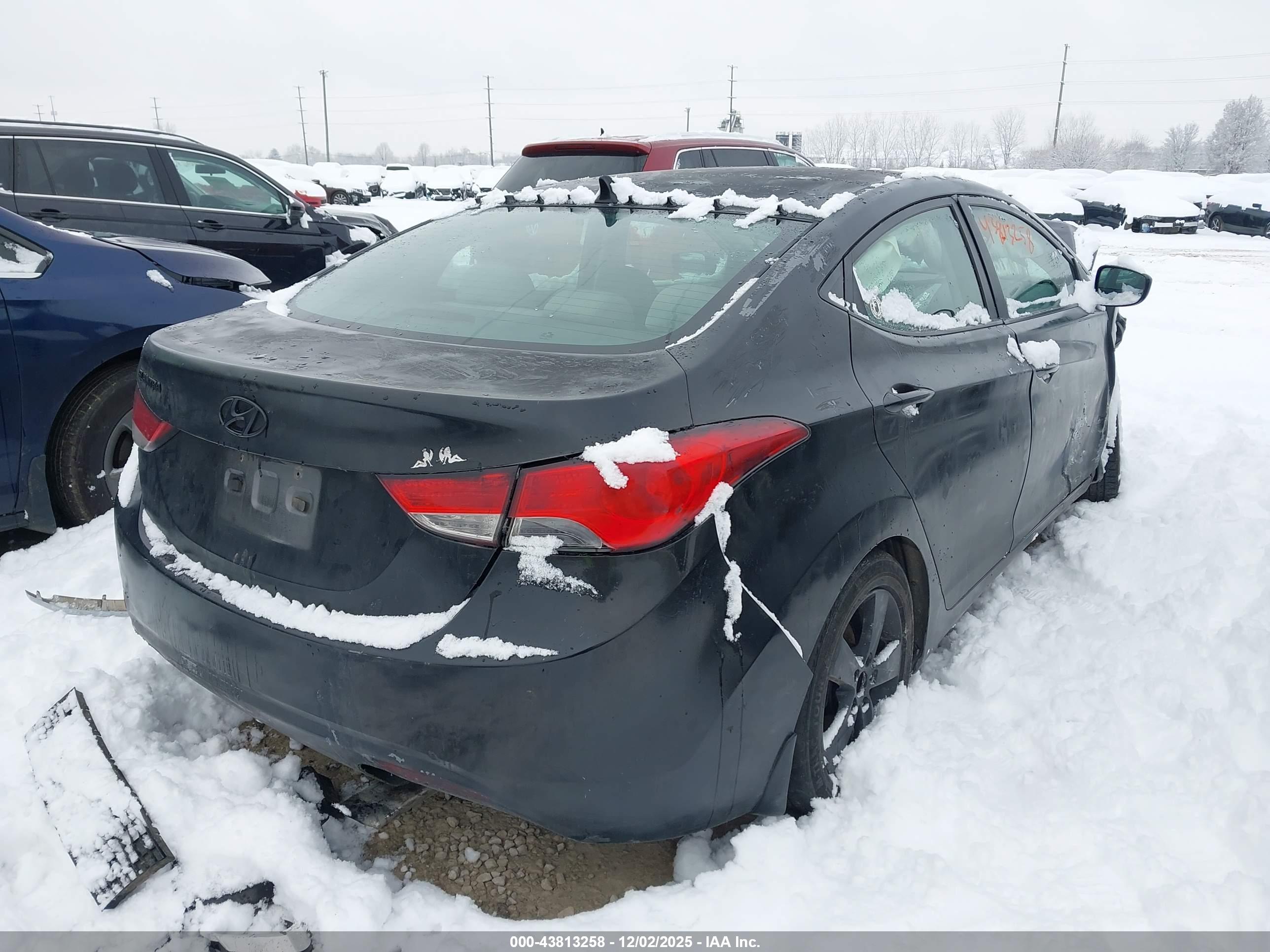 HYUNDAI ELANTRA image 4