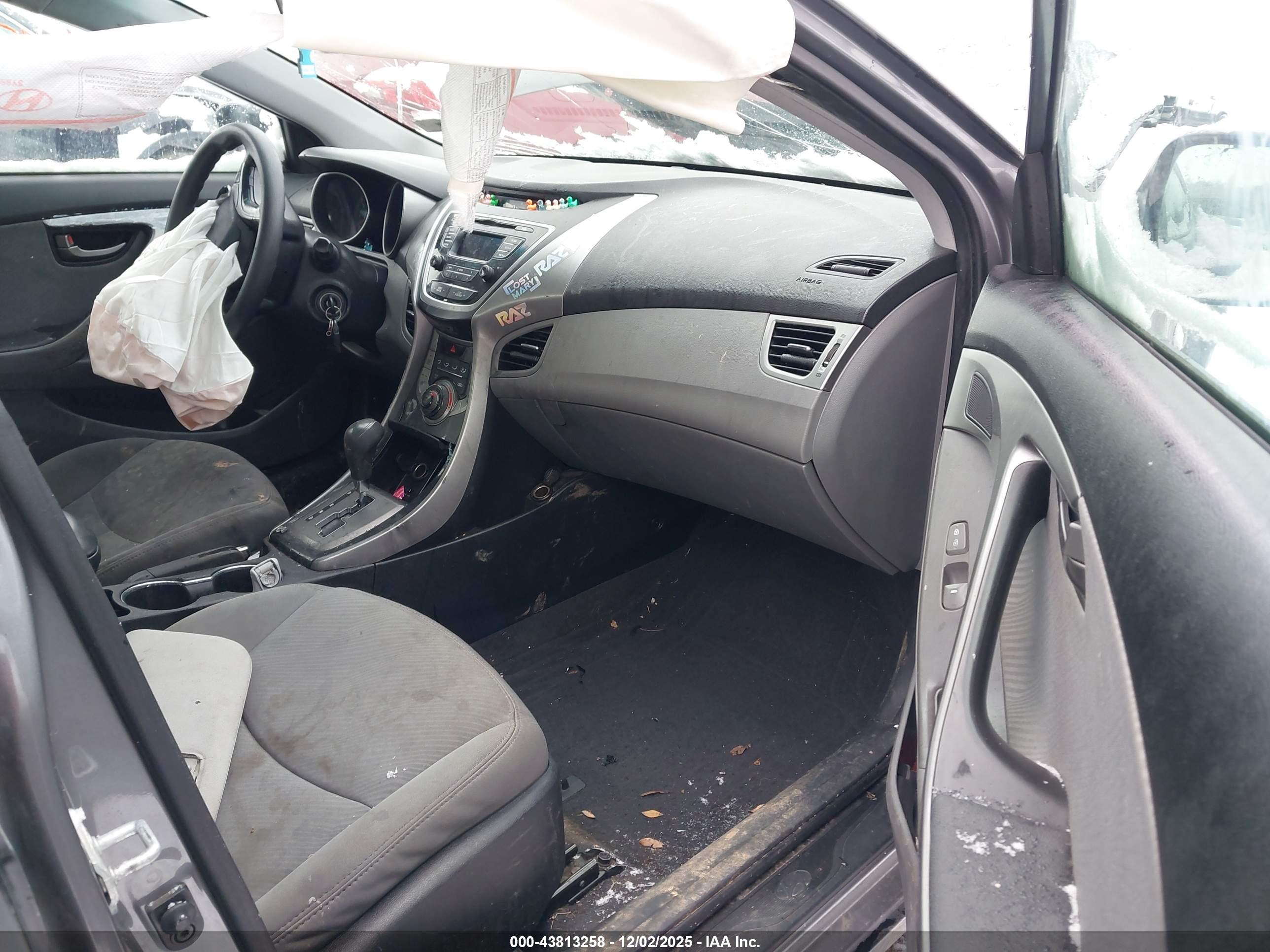 HYUNDAI ELANTRA image 5
