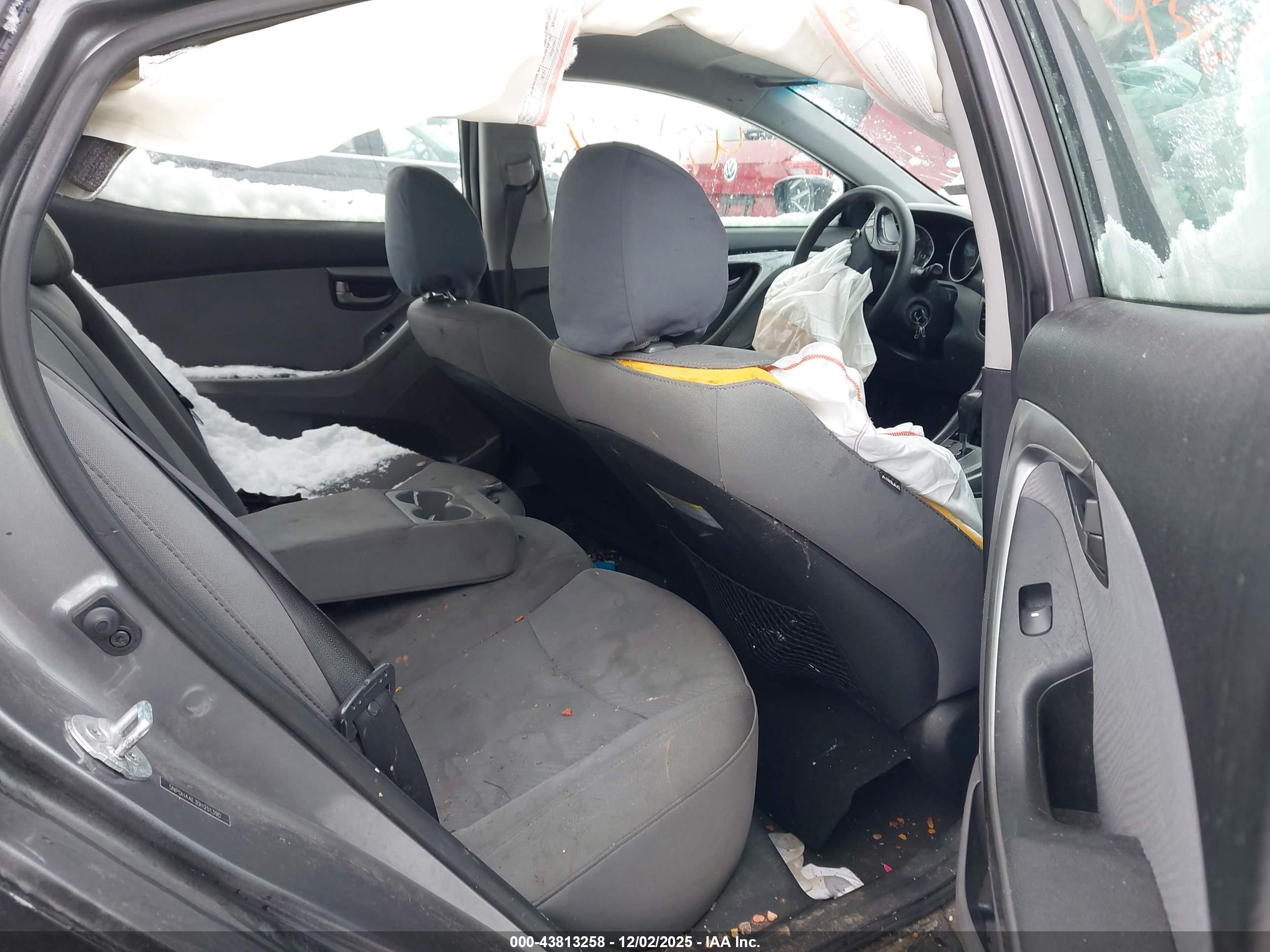 HYUNDAI ELANTRA image 8