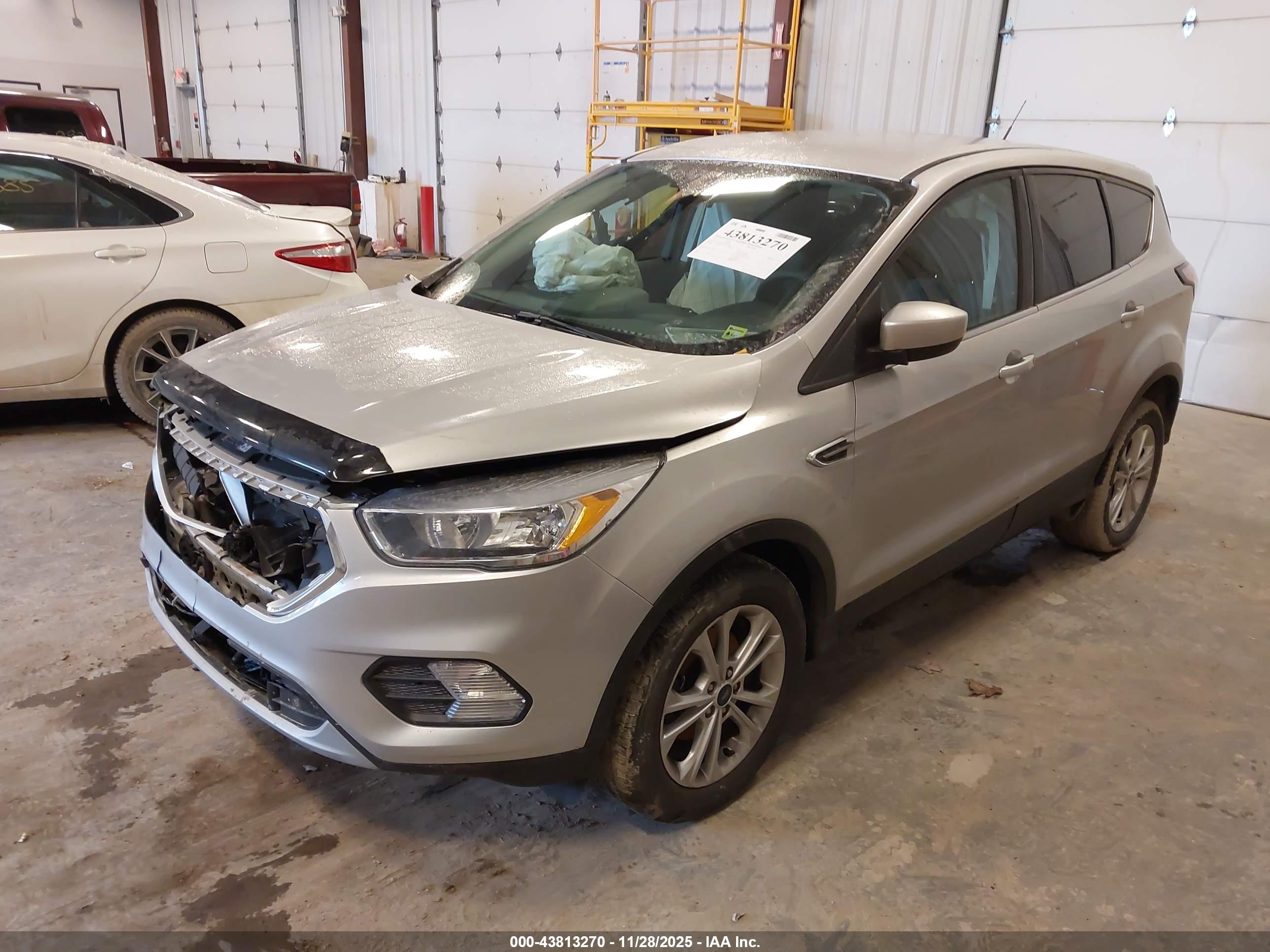 FORD ESCAPE image 2
