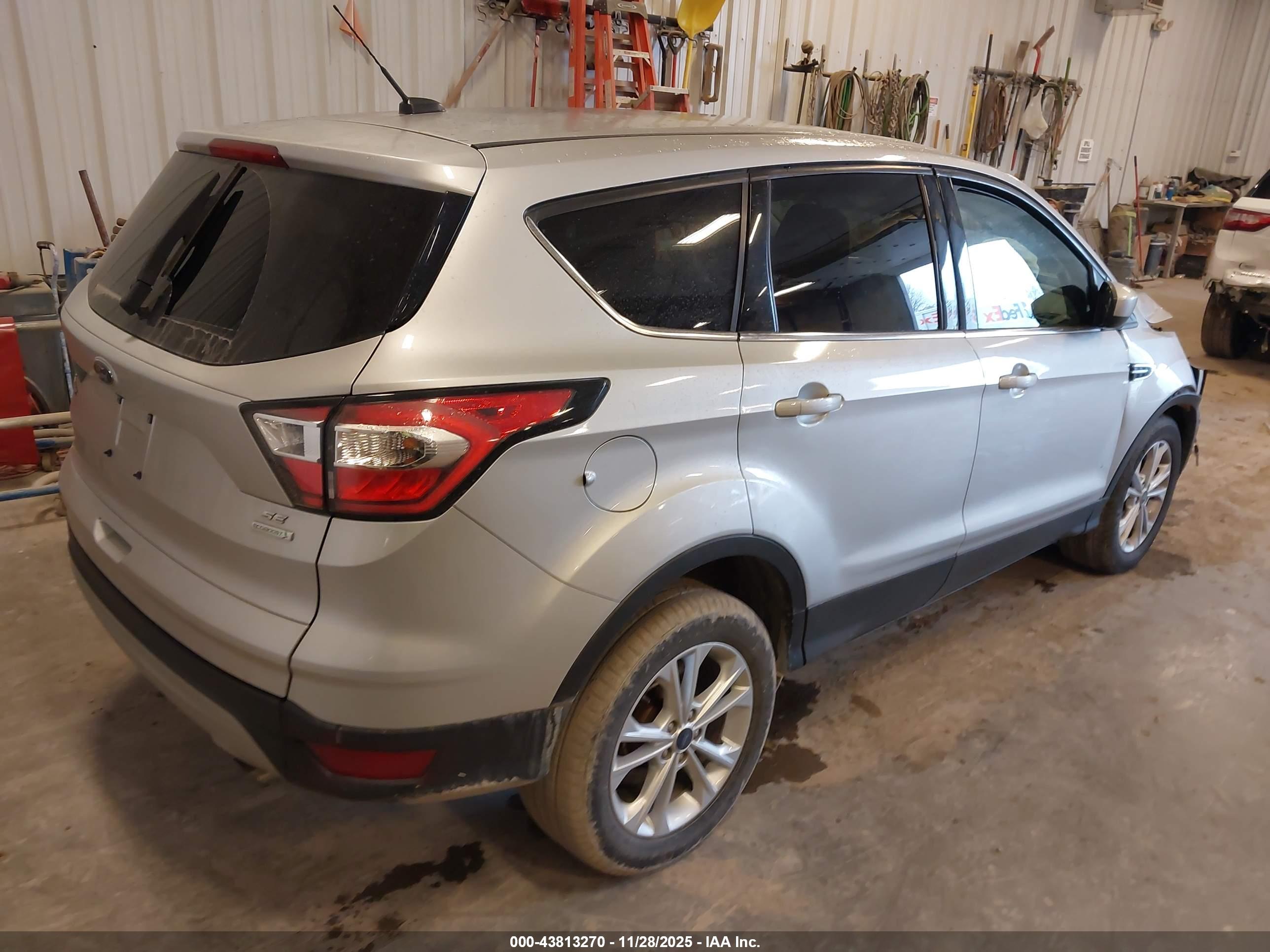FORD ESCAPE image 4