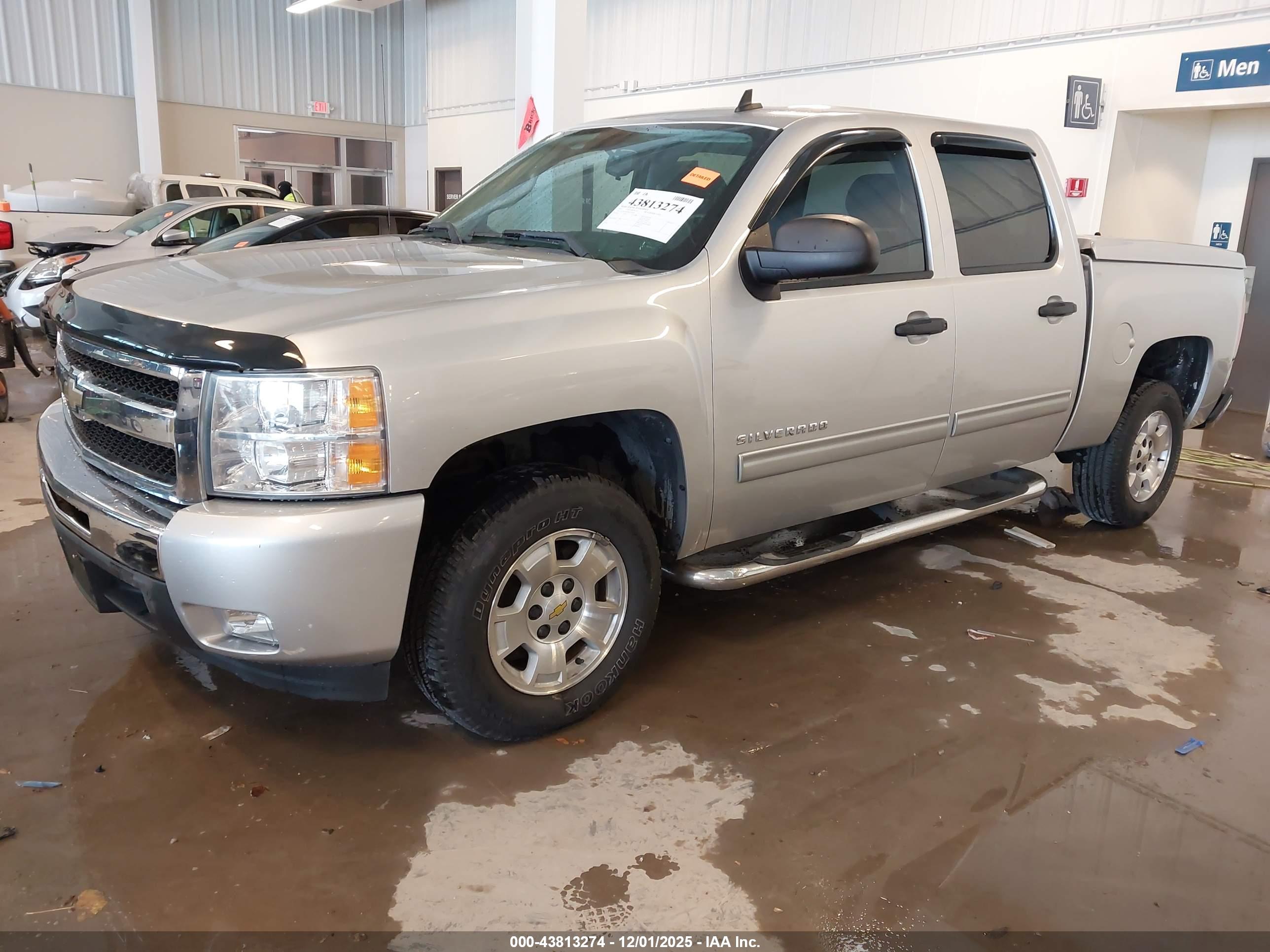 CHEVROLET SILVERADO image 2