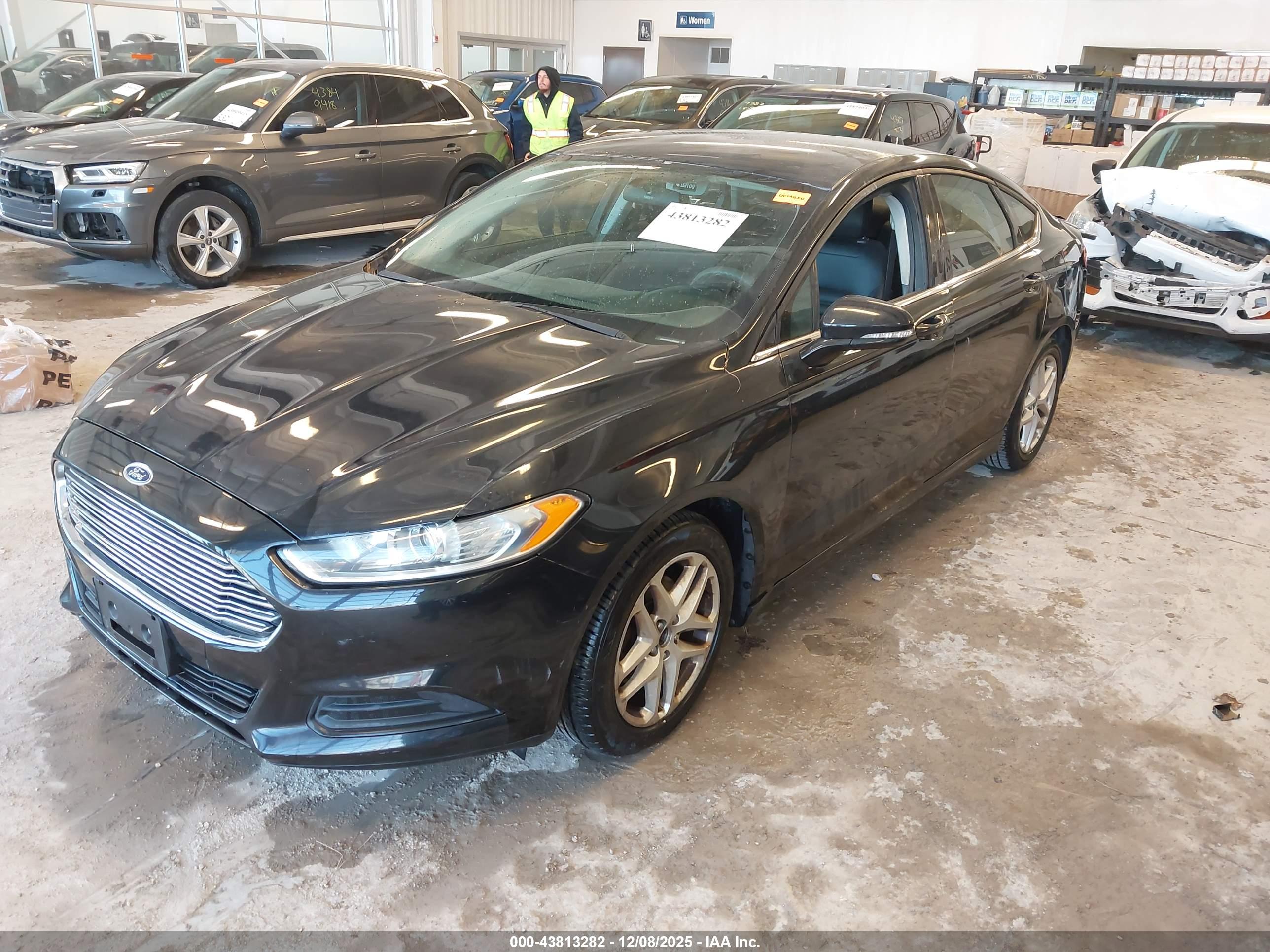 FORD FUSION image 2
