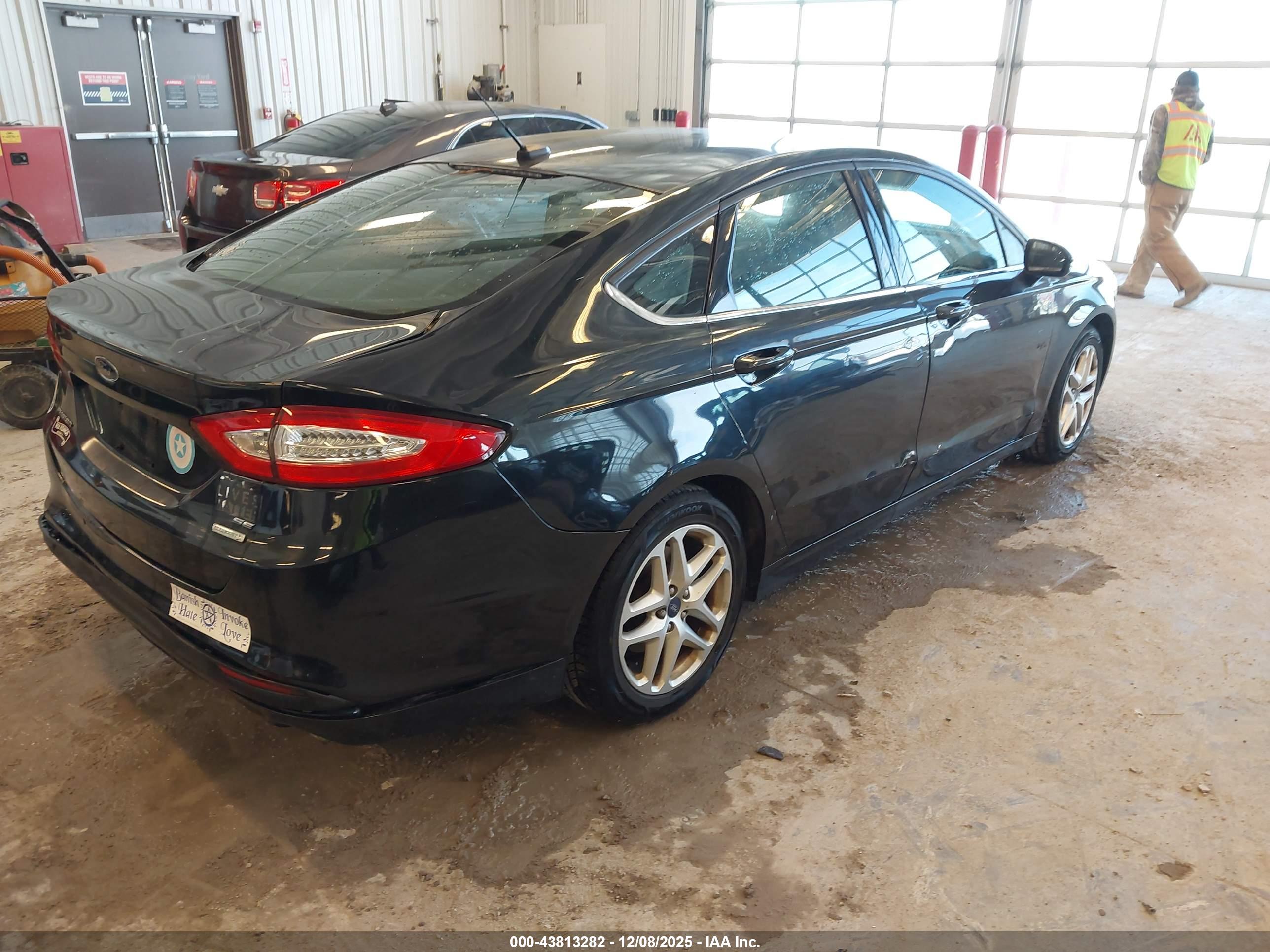 FORD FUSION image 4