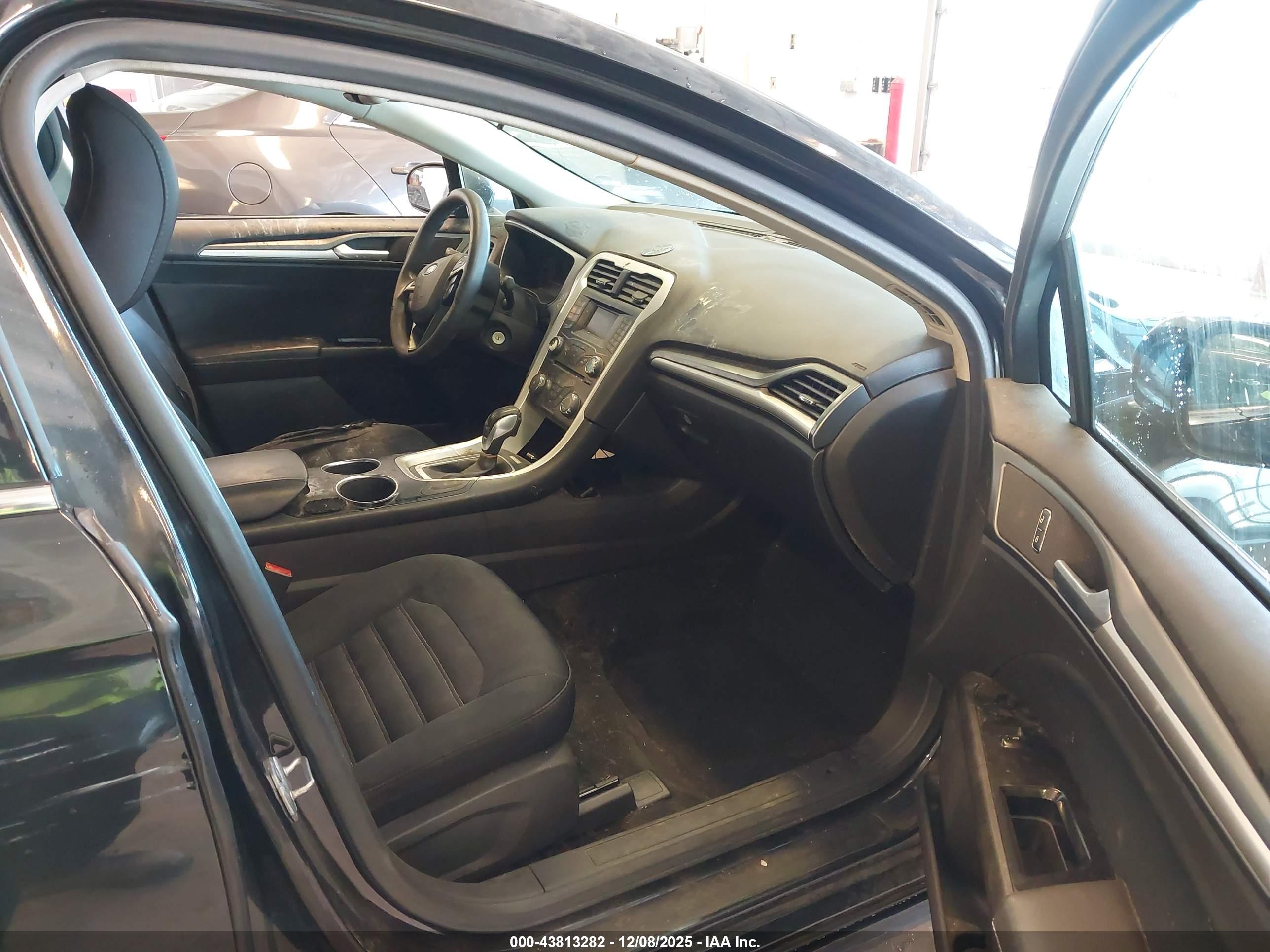 FORD FUSION image 5