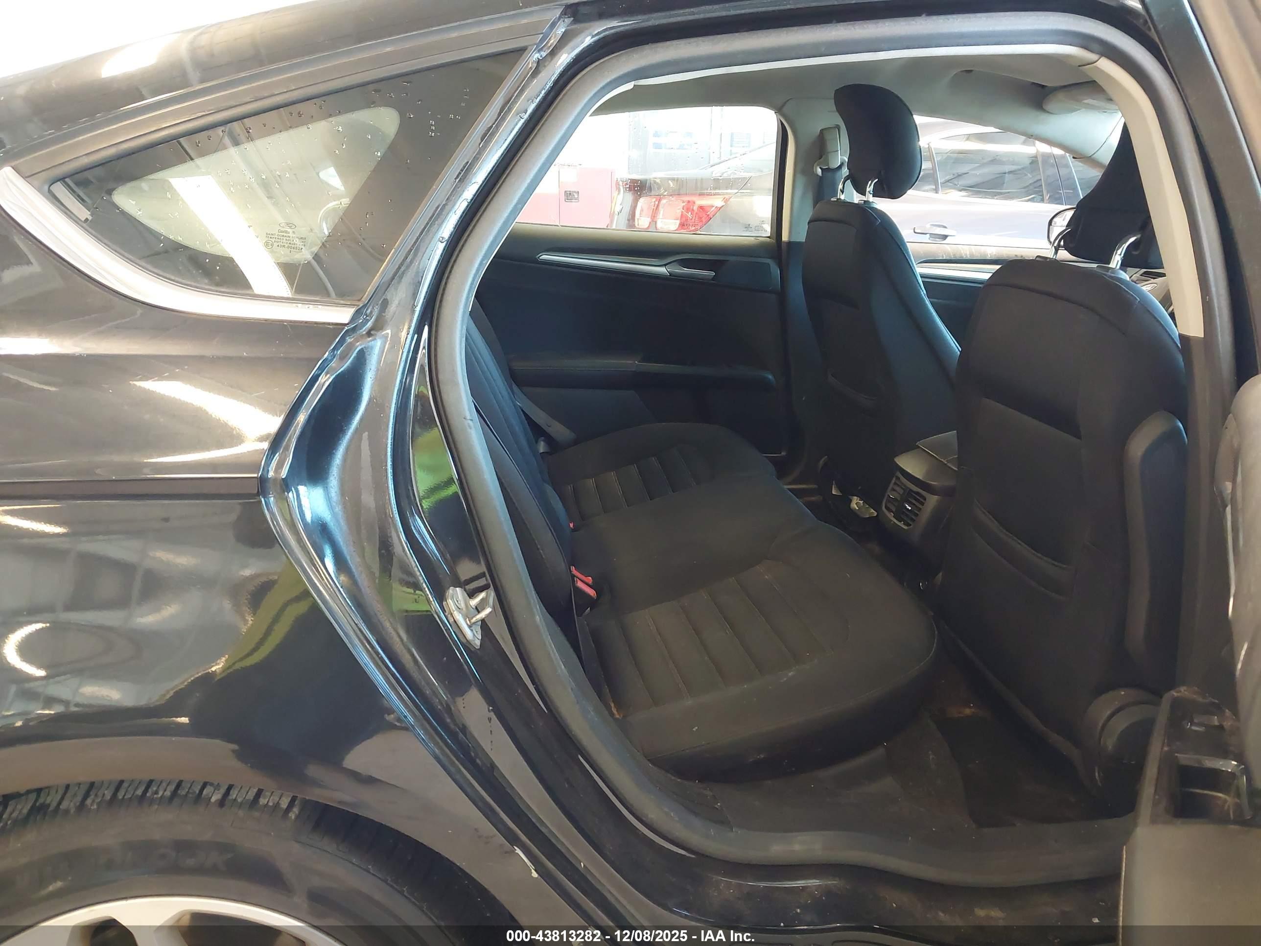 FORD FUSION image 8
