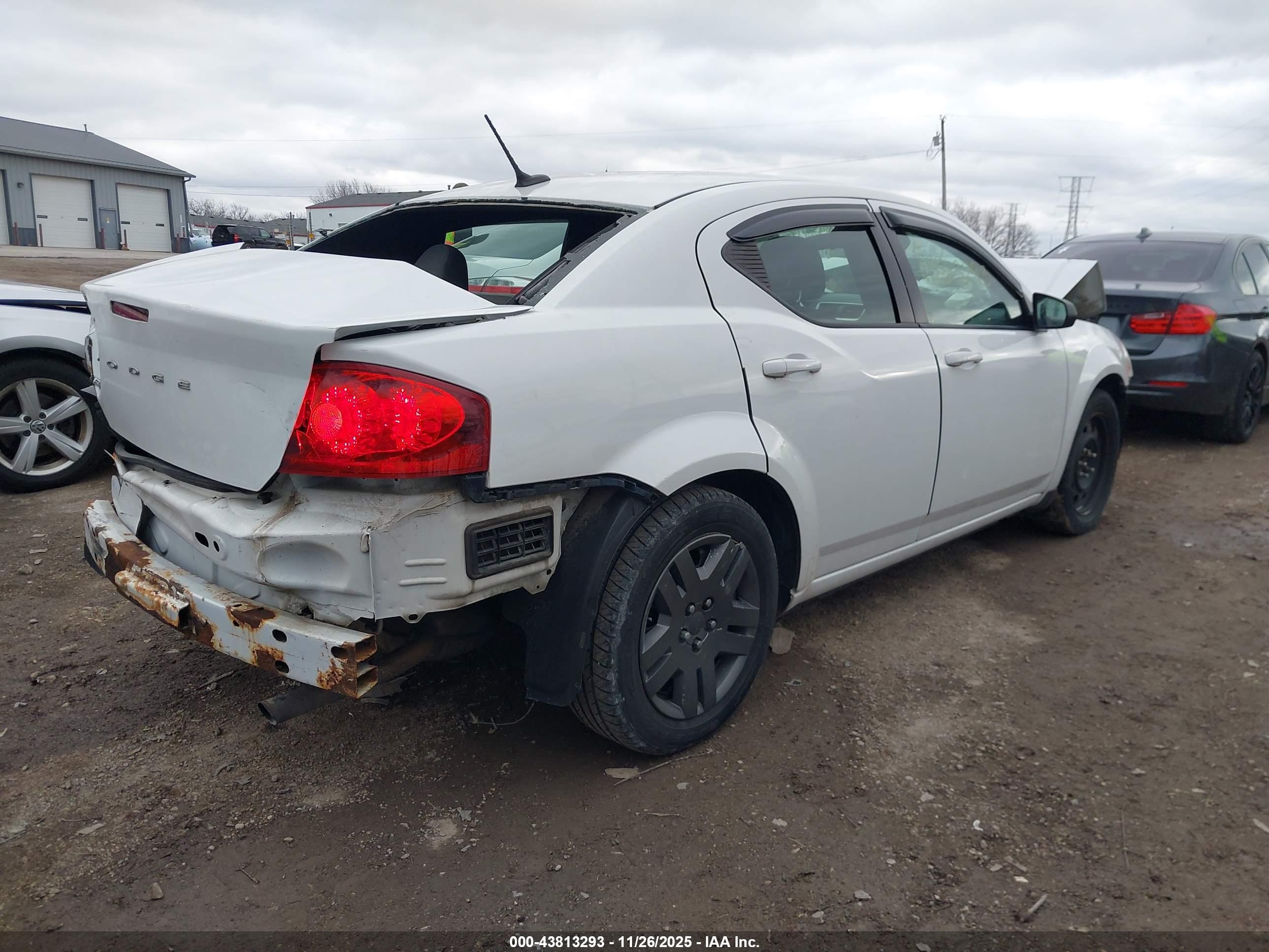 DODGE AVENGER image 4
