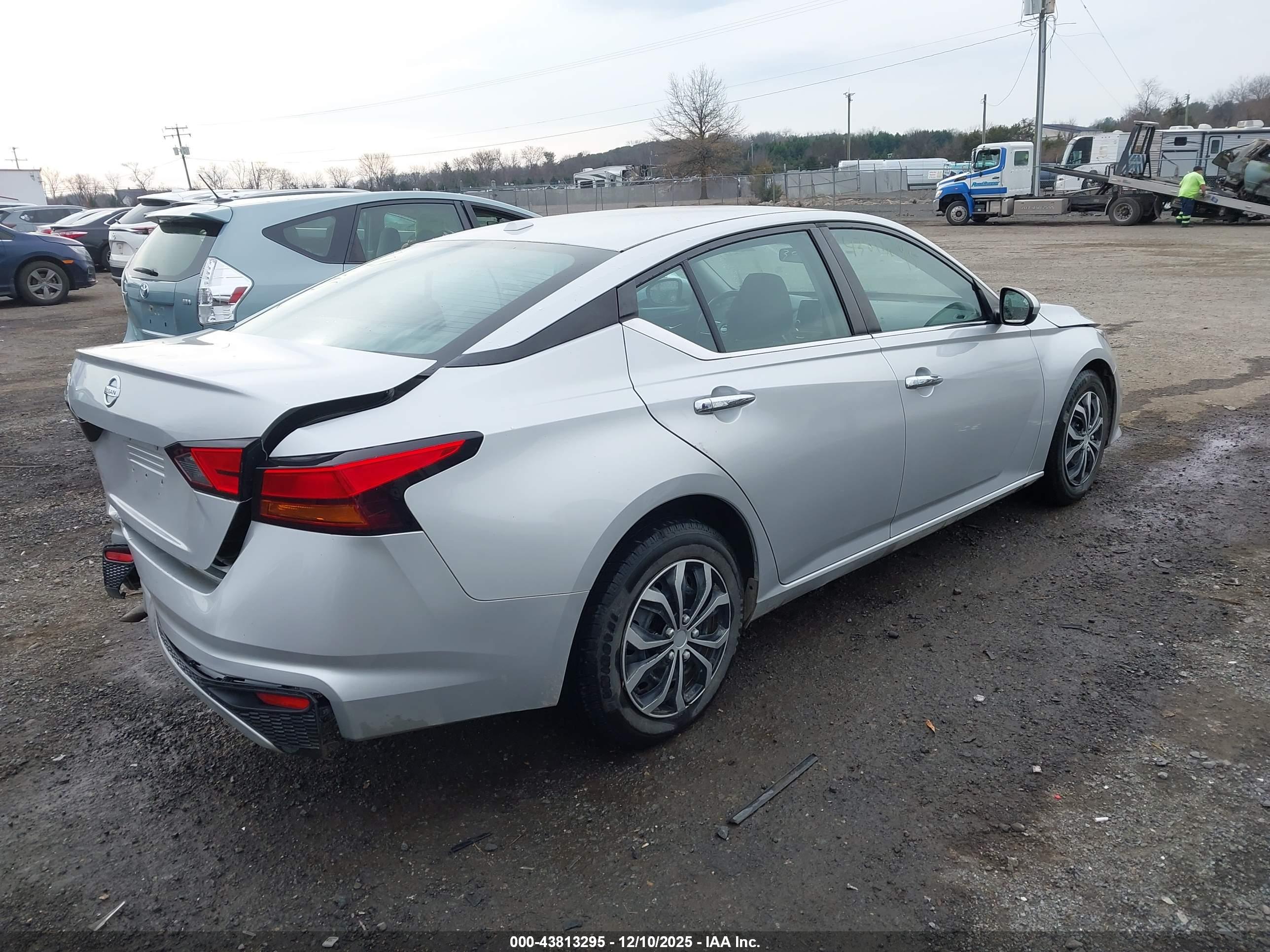 NISSAN ALTIMA image 4