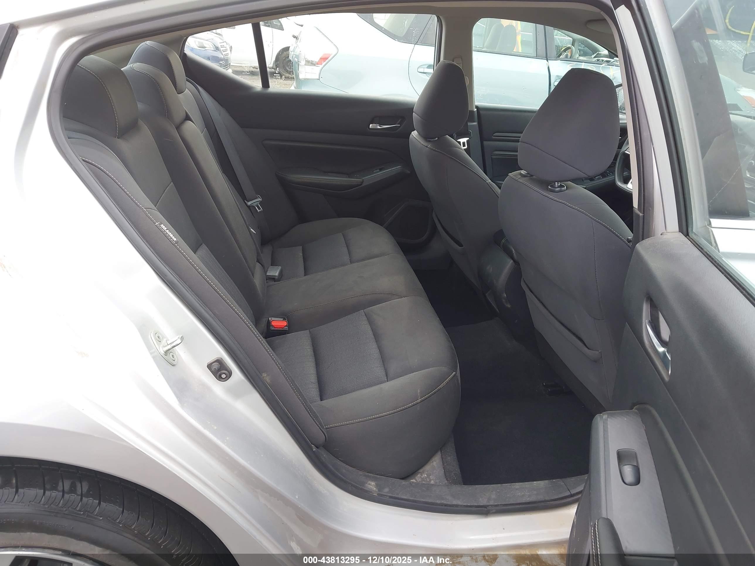 NISSAN ALTIMA image 8