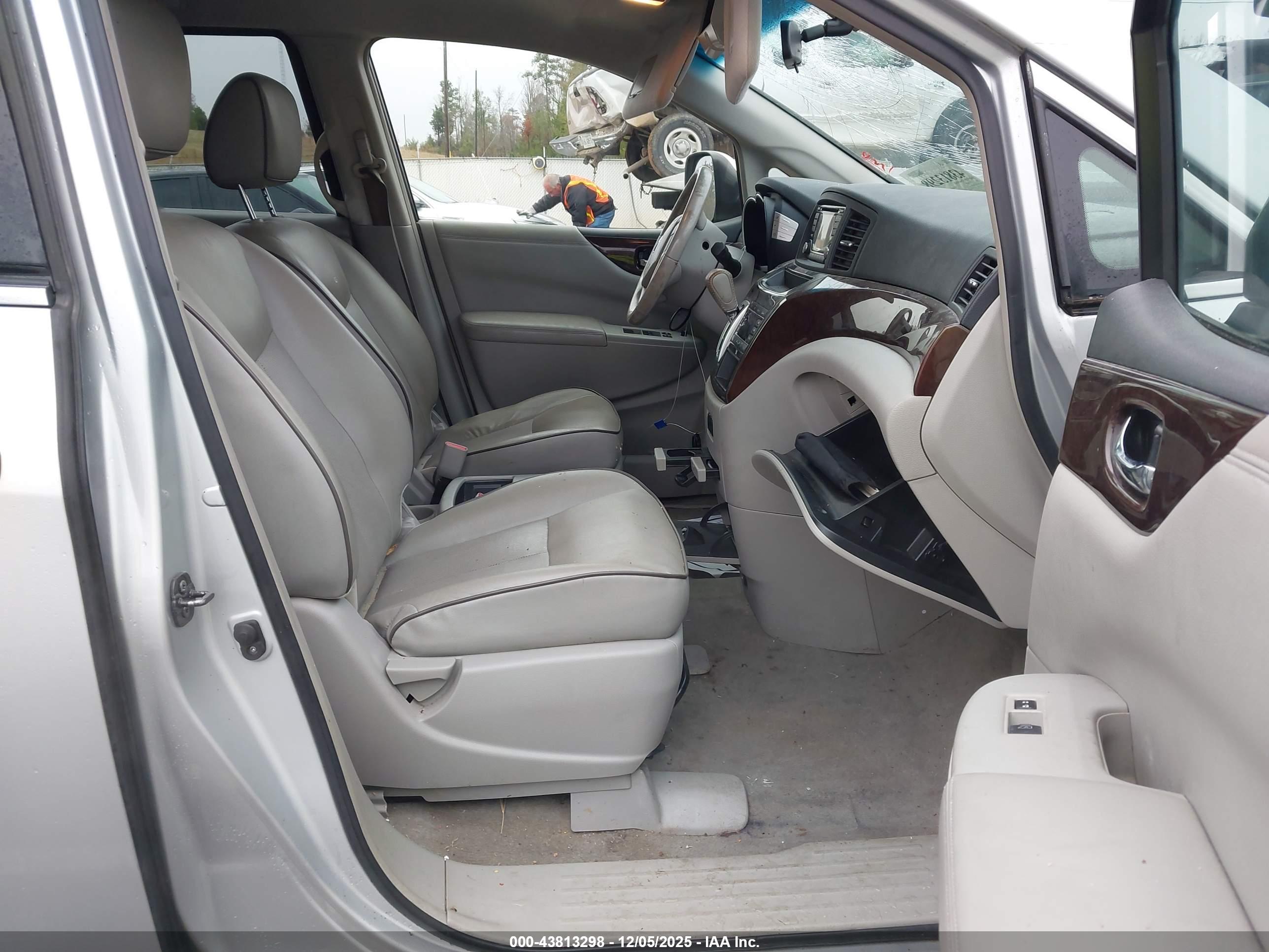 NISSAN QUEST image 5