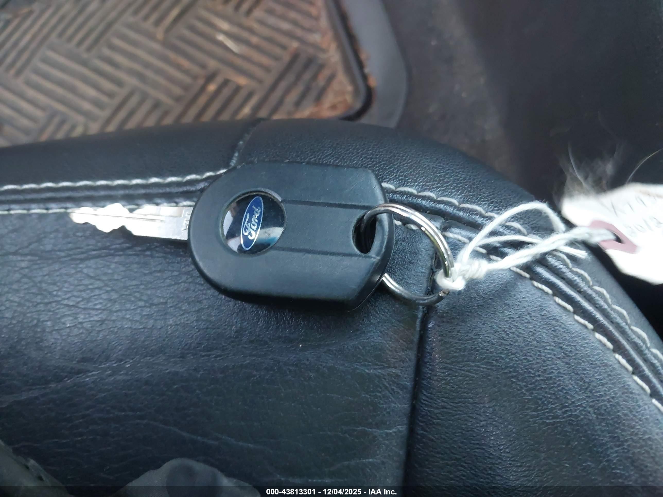 FORD FUSION image 11