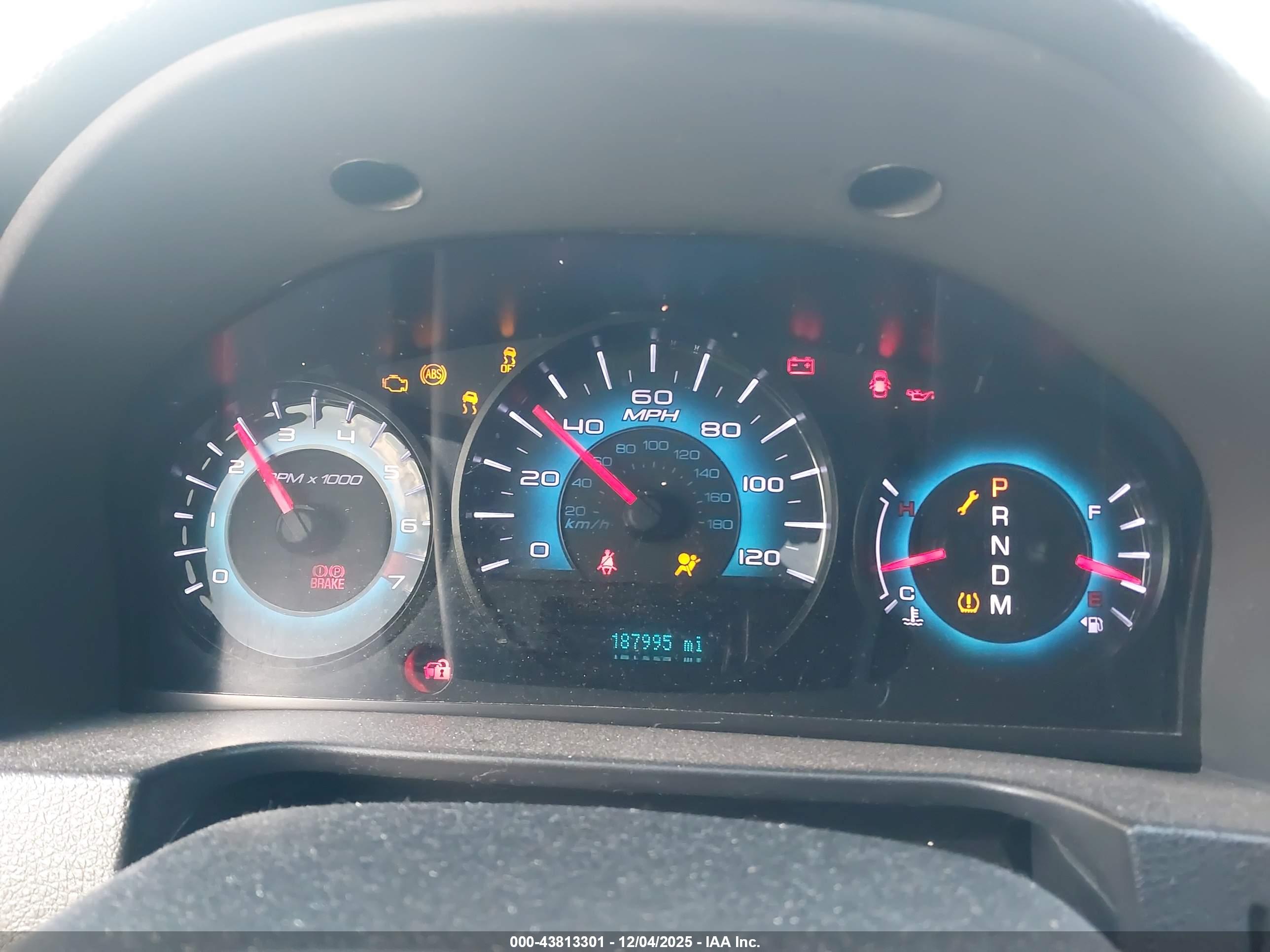 FORD FUSION image 7