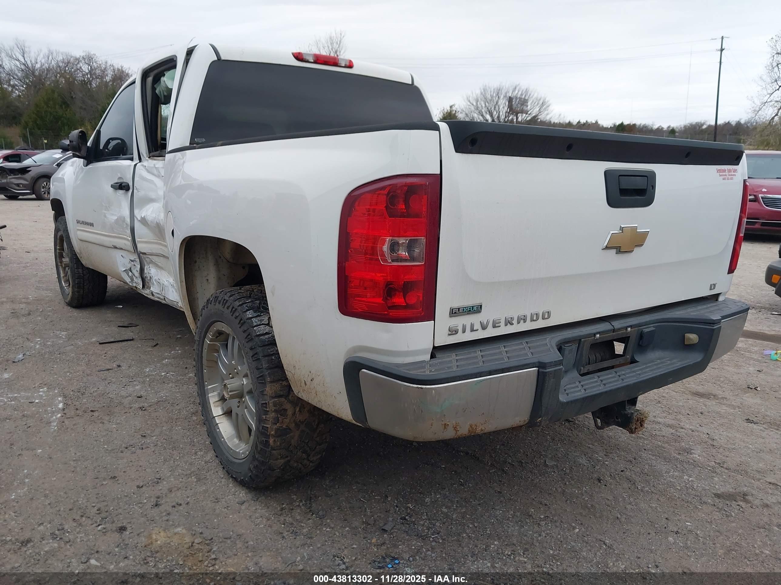 CHEVROLET SILVERADO image 3