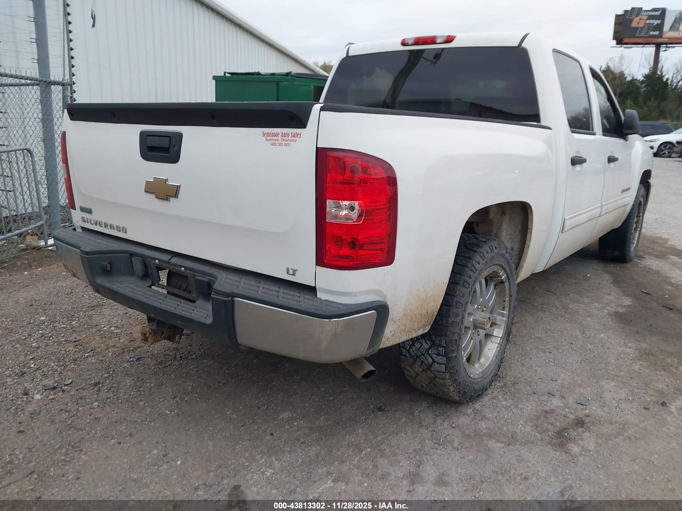 CHEVROLET SILVERADO image 4
