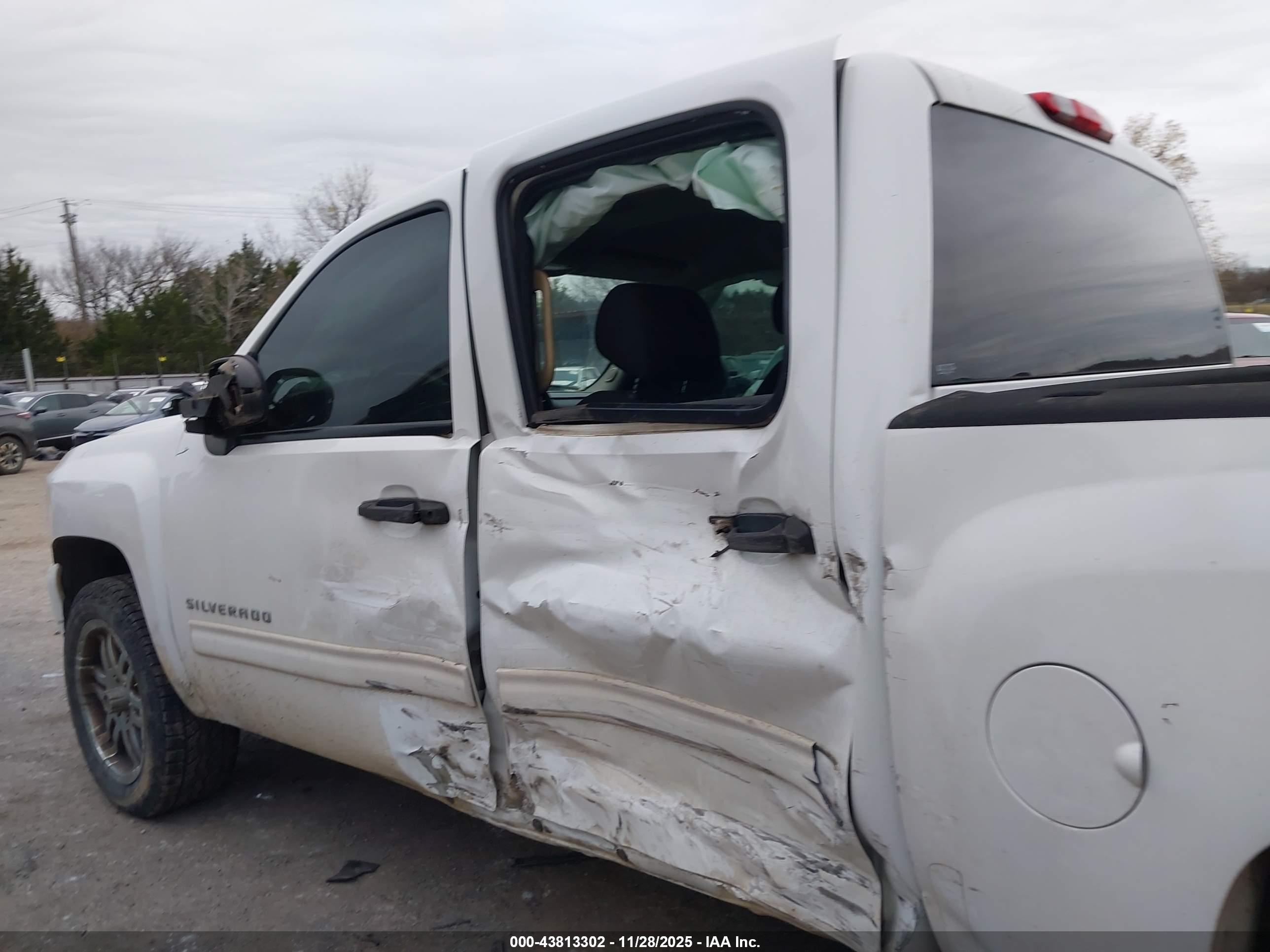 CHEVROLET SILVERADO image 6
