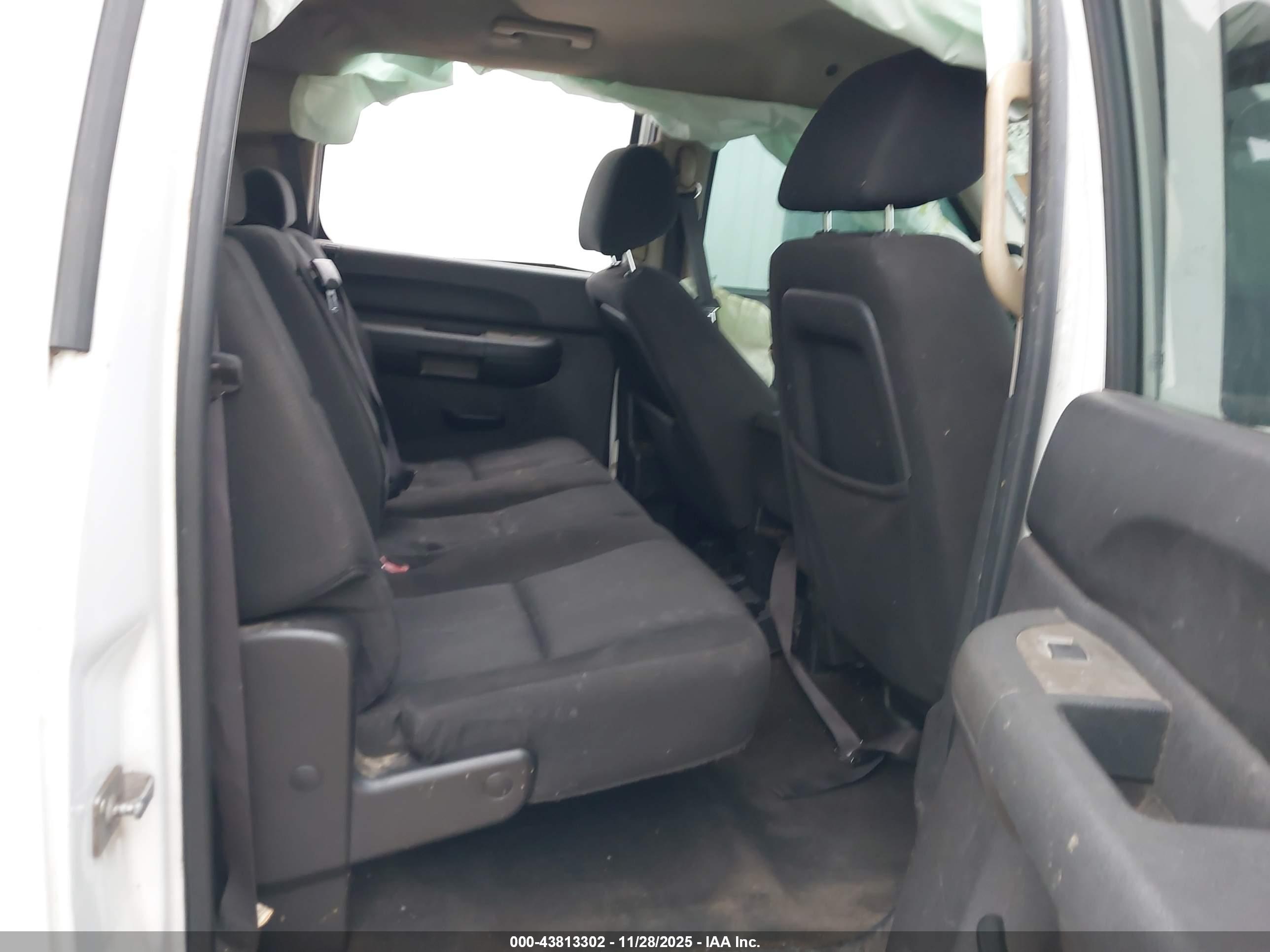CHEVROLET SILVERADO image 8