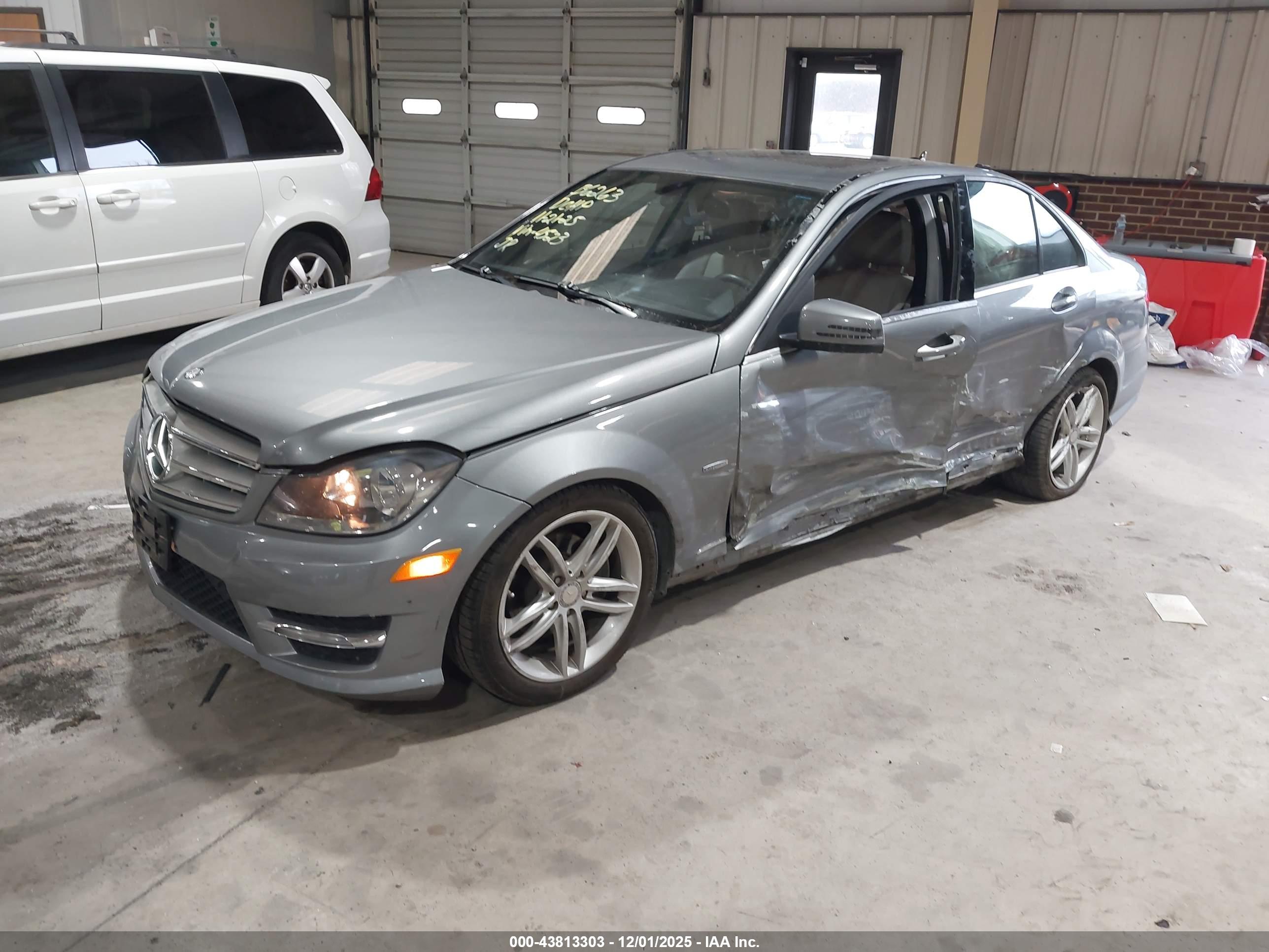 MERCEDES-BENZ C image 2