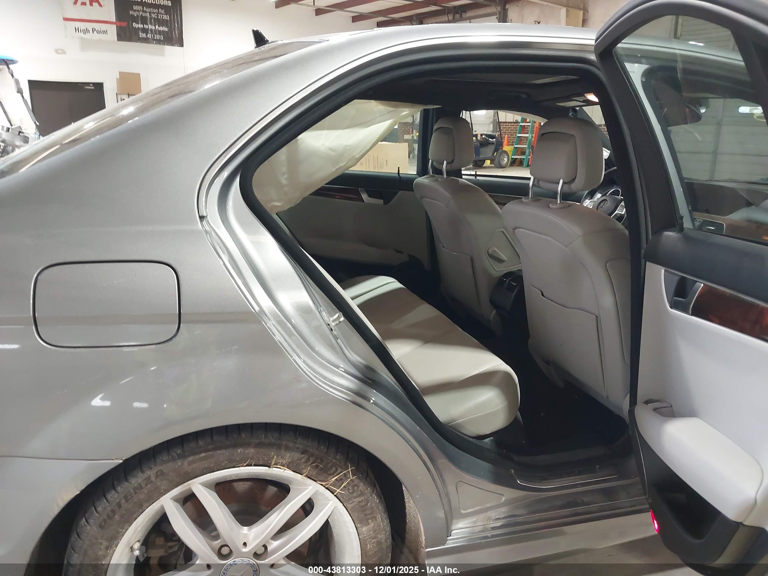 MERCEDES-BENZ C image 8