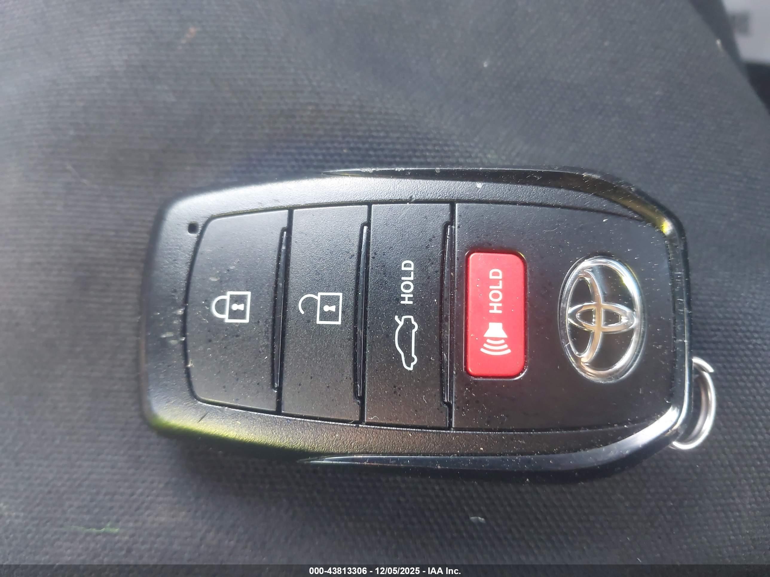 TOYOTA CAMRY image 11