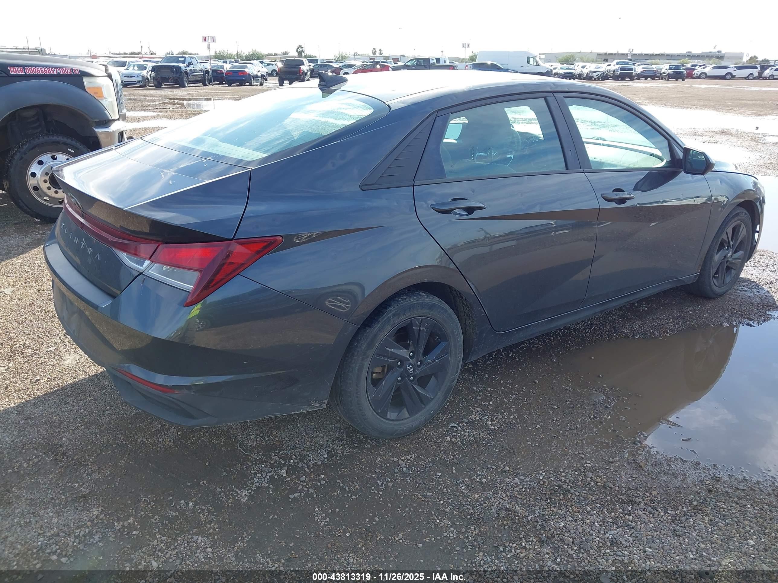 HYUNDAI ELANTRA image 4