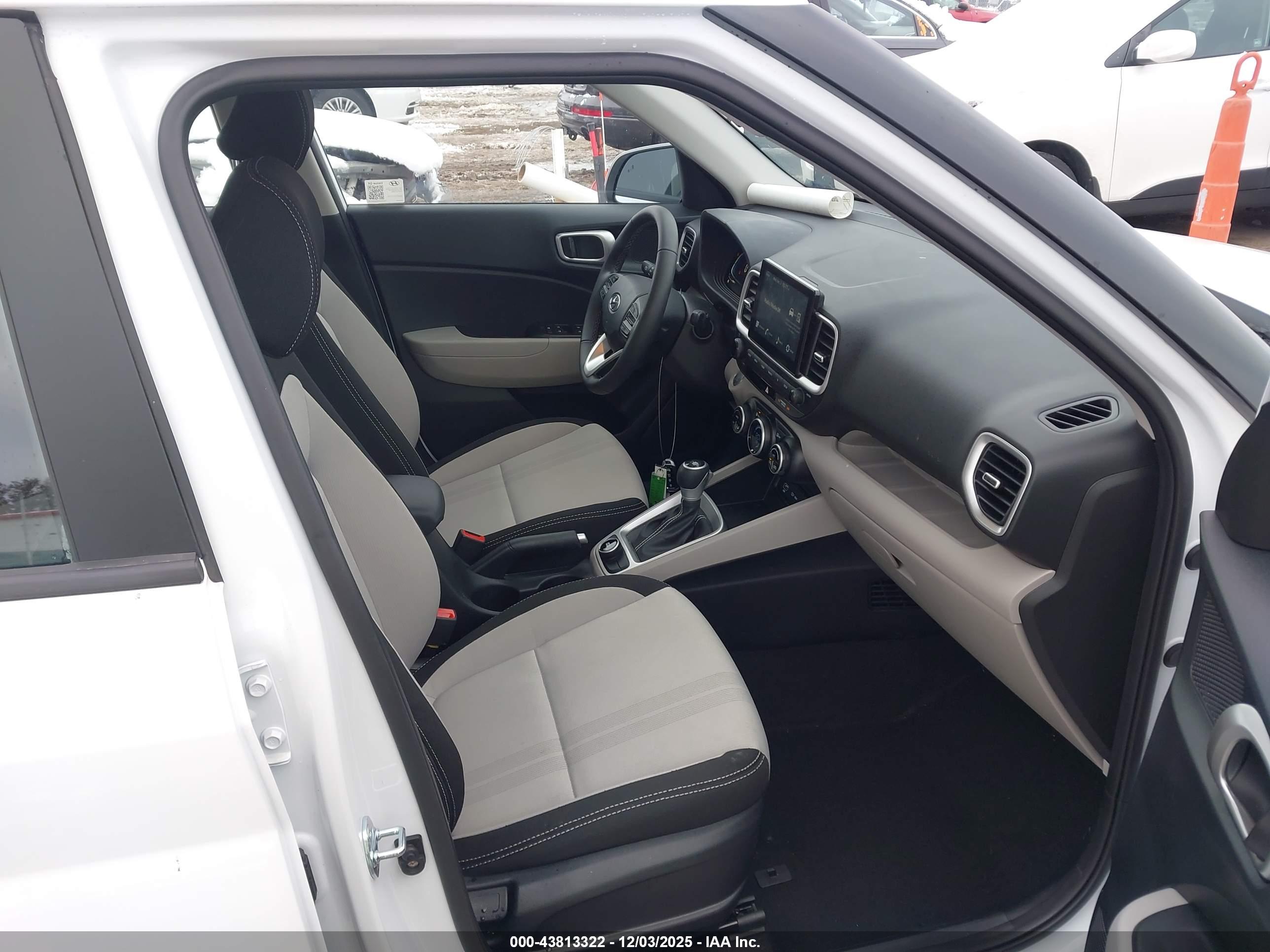HYUNDAI VENUE image 5