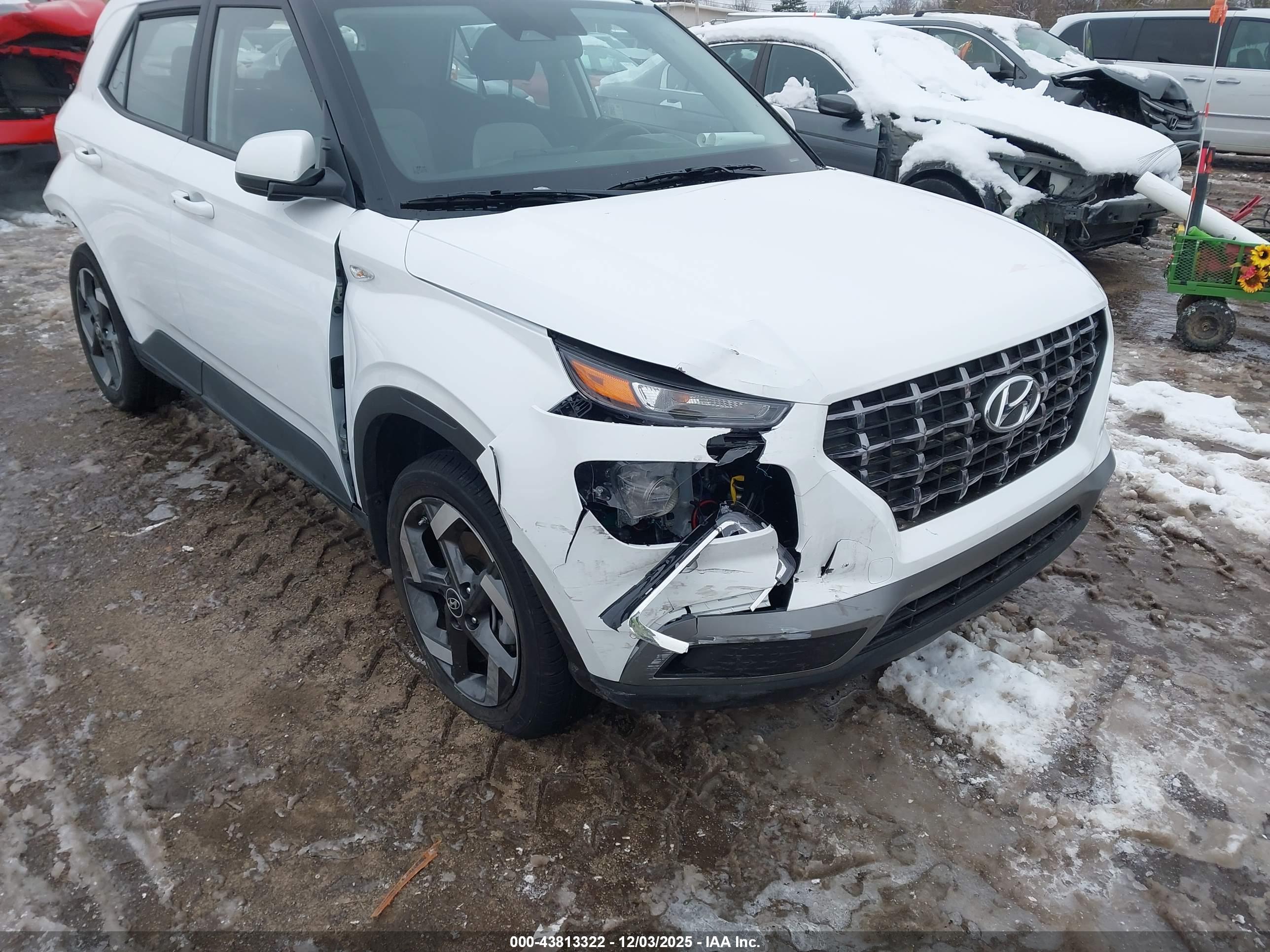HYUNDAI VENUE image 6