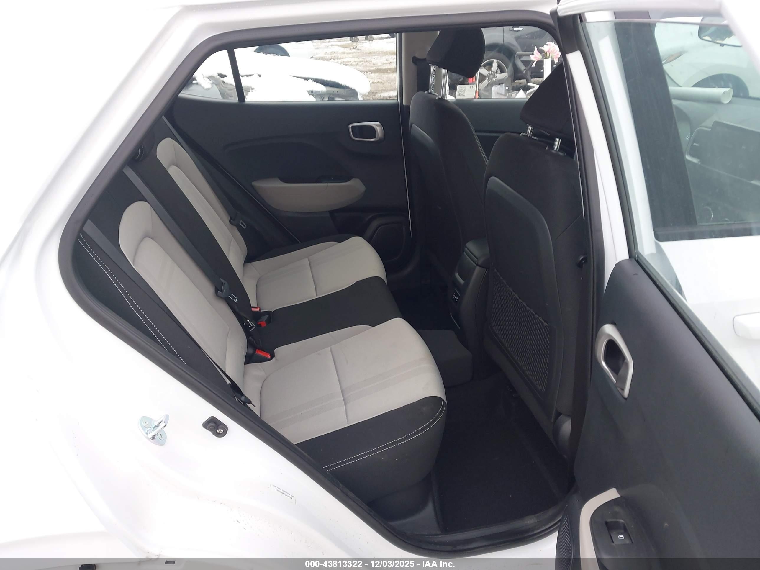 HYUNDAI VENUE image 8