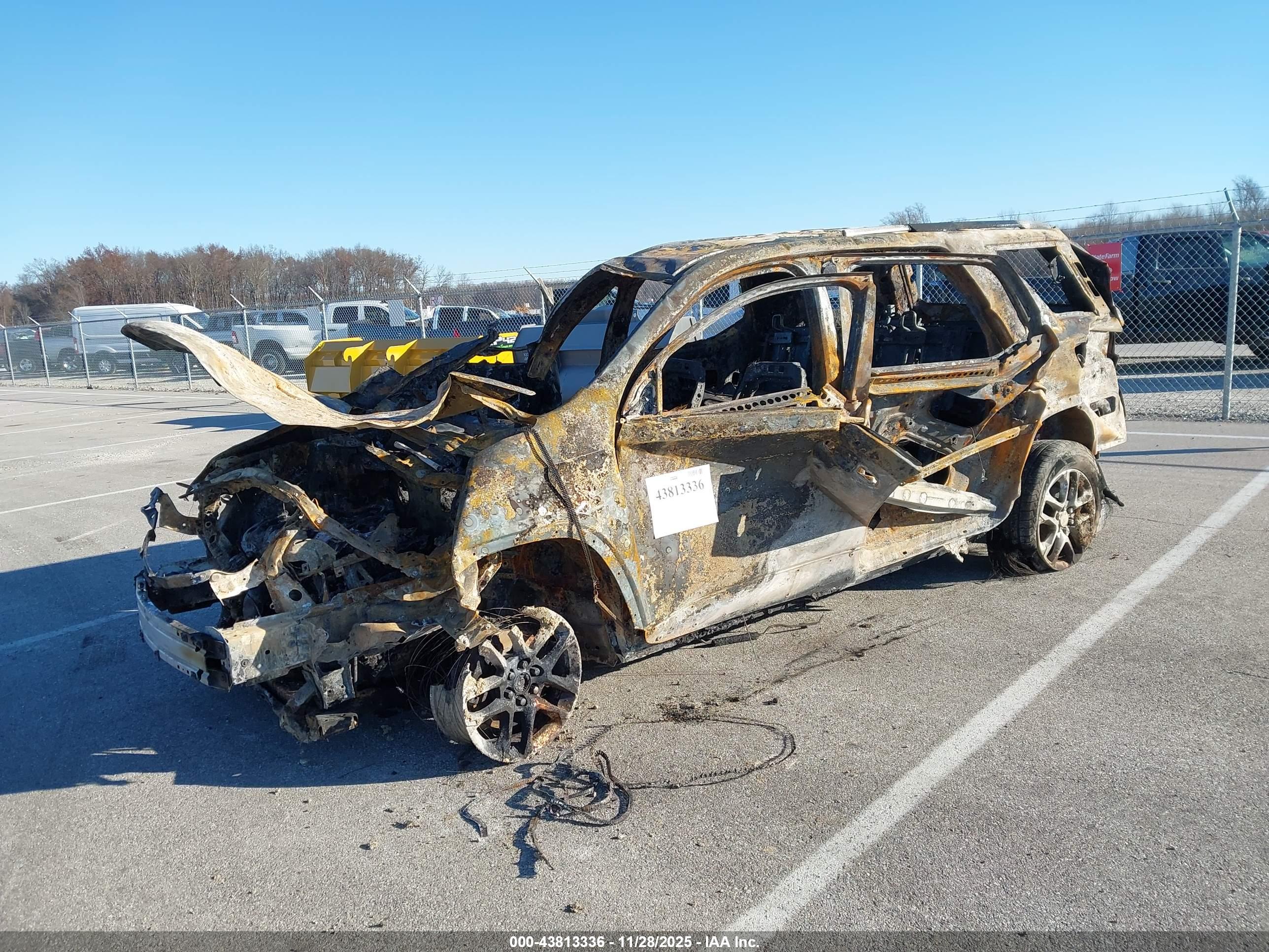 CHEVROLET TRAVERSE image 2