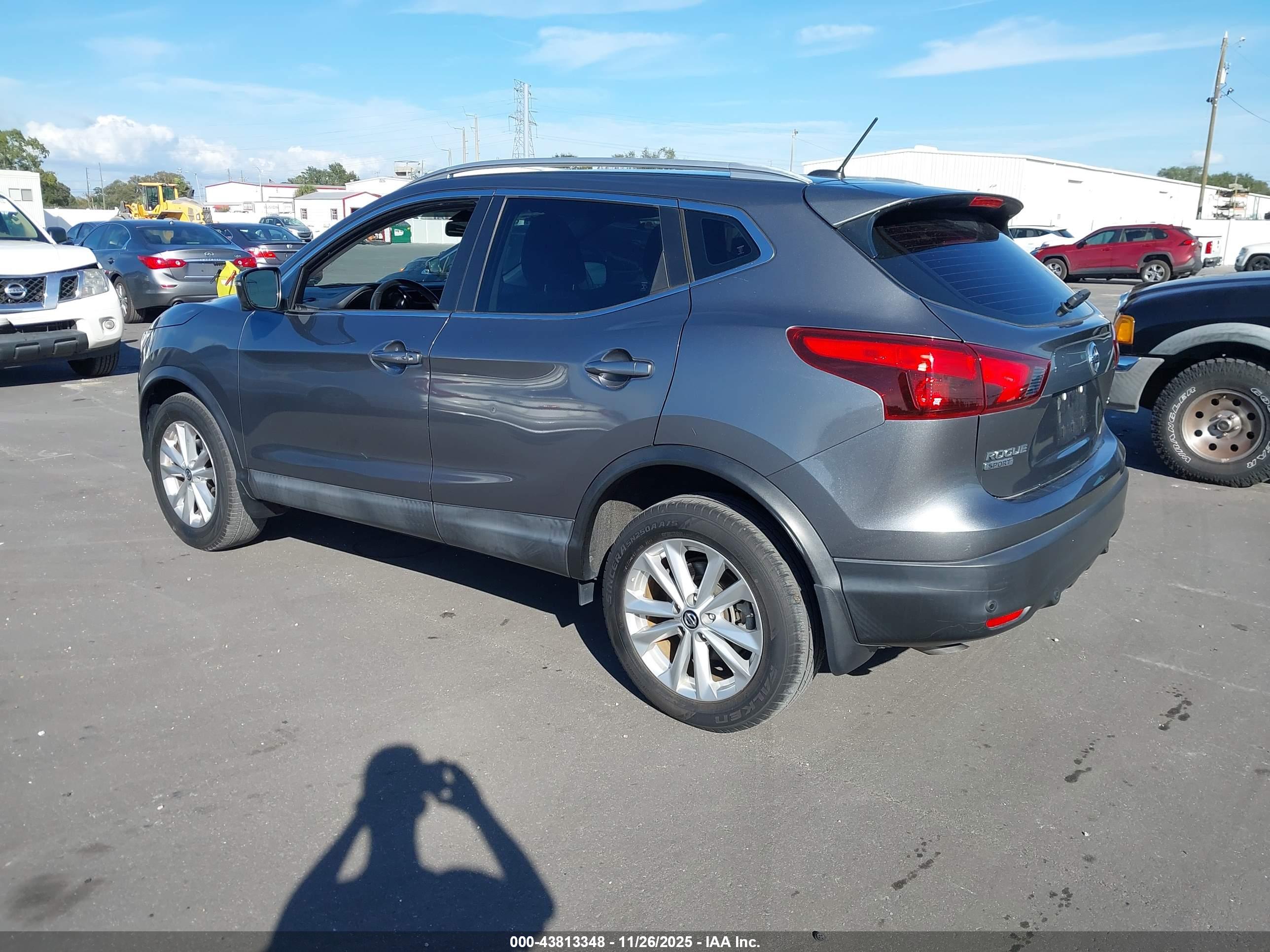 NISSAN ROGUE image 3