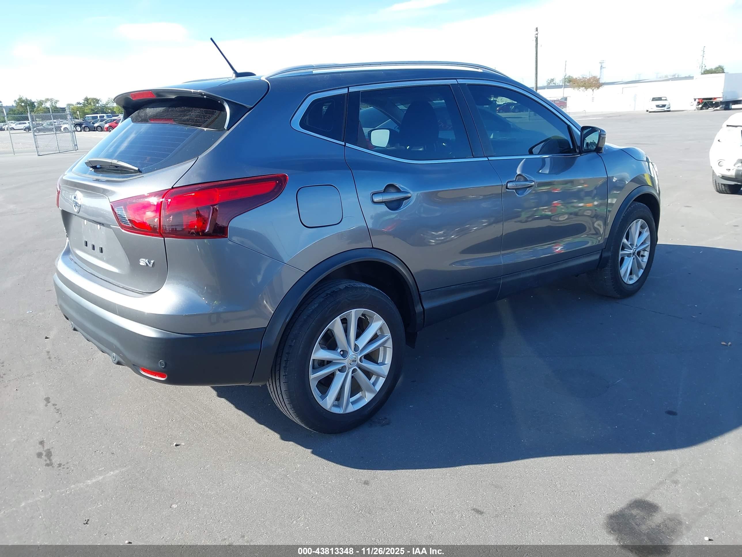 NISSAN ROGUE image 4
