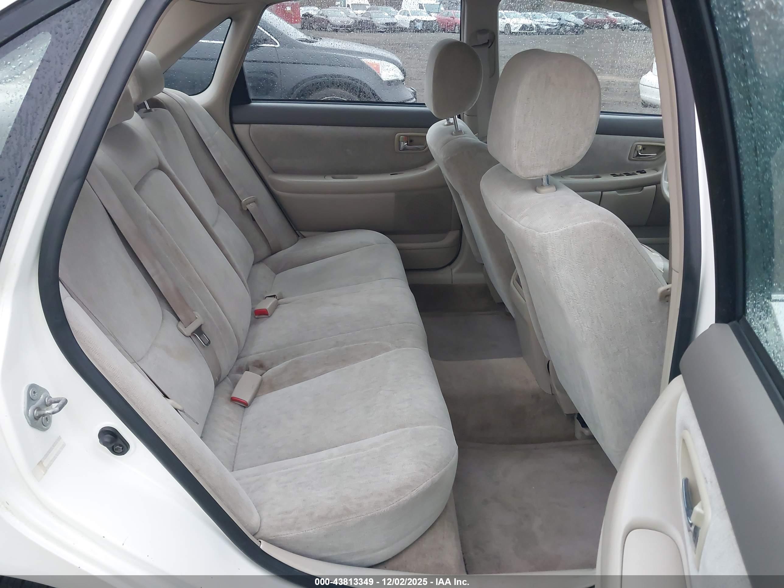 TOYOTA AVALON image 8