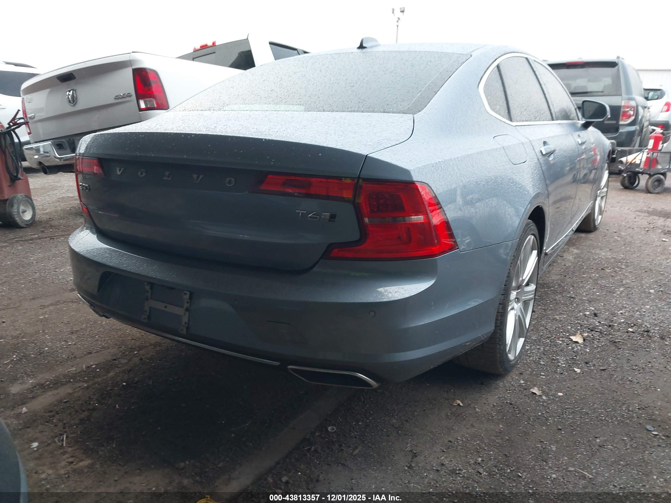 VOLVO S90 image 4
