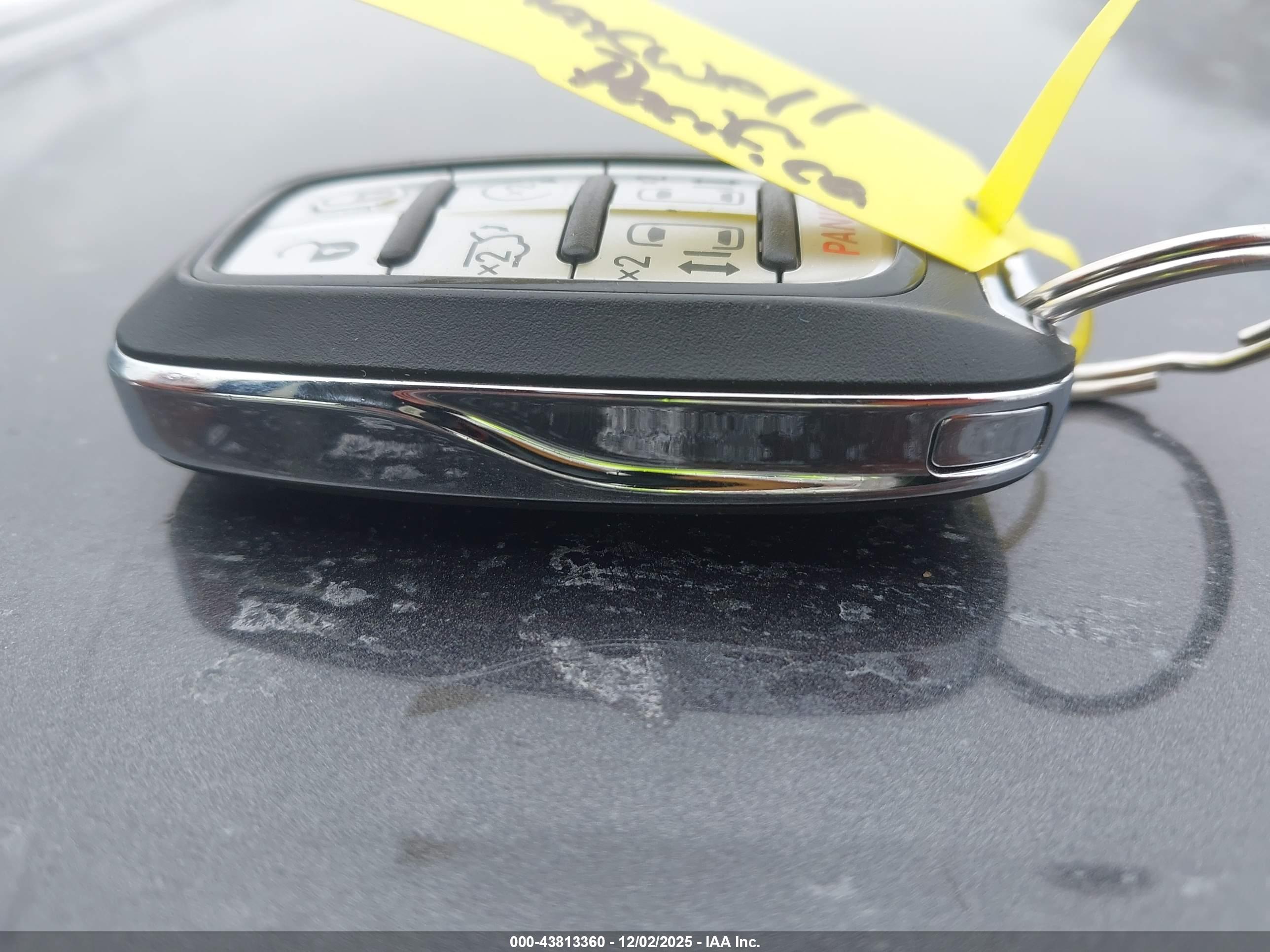 CHRYSLER PACIFICA image 11