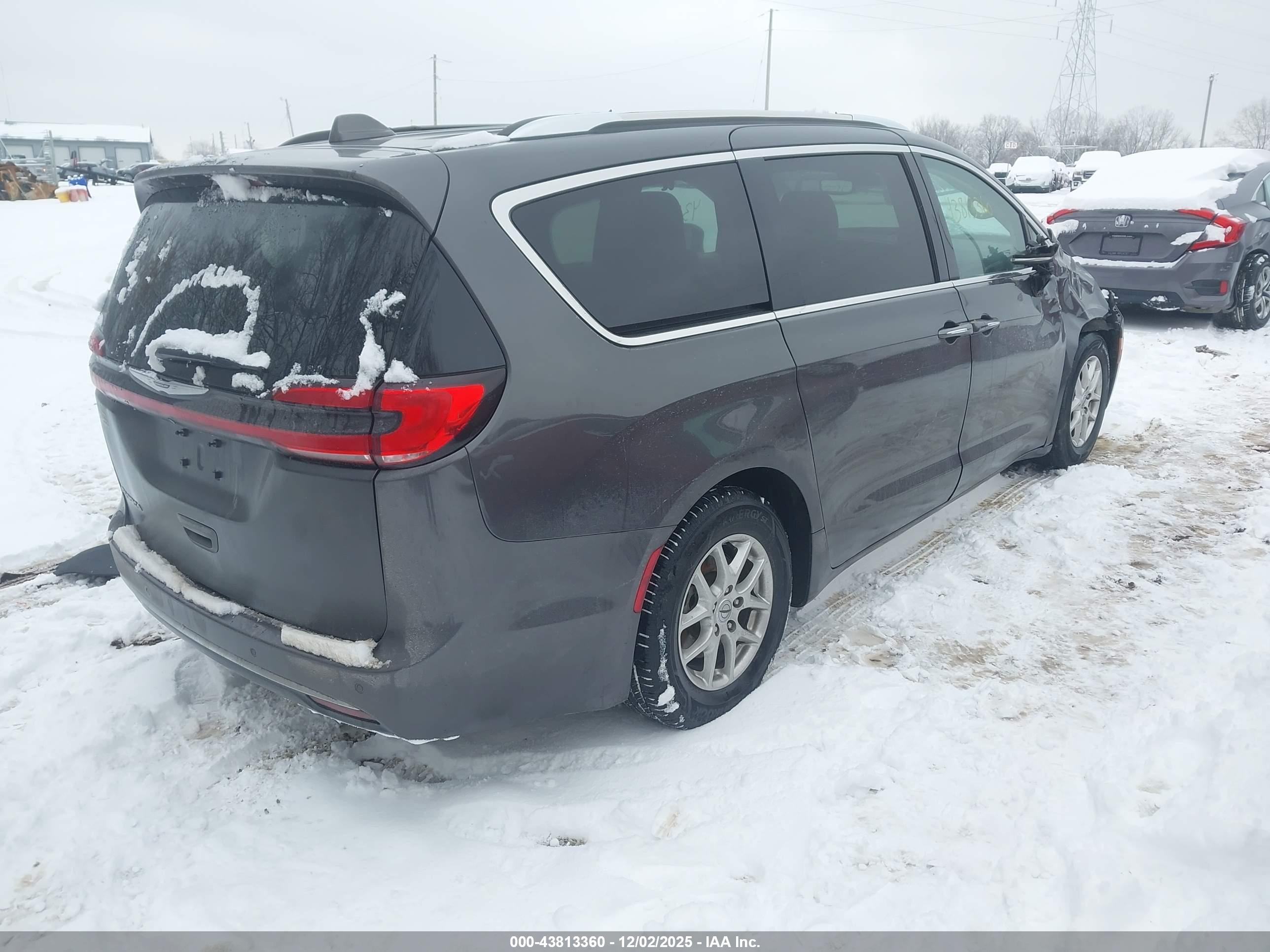 CHRYSLER PACIFICA image 4