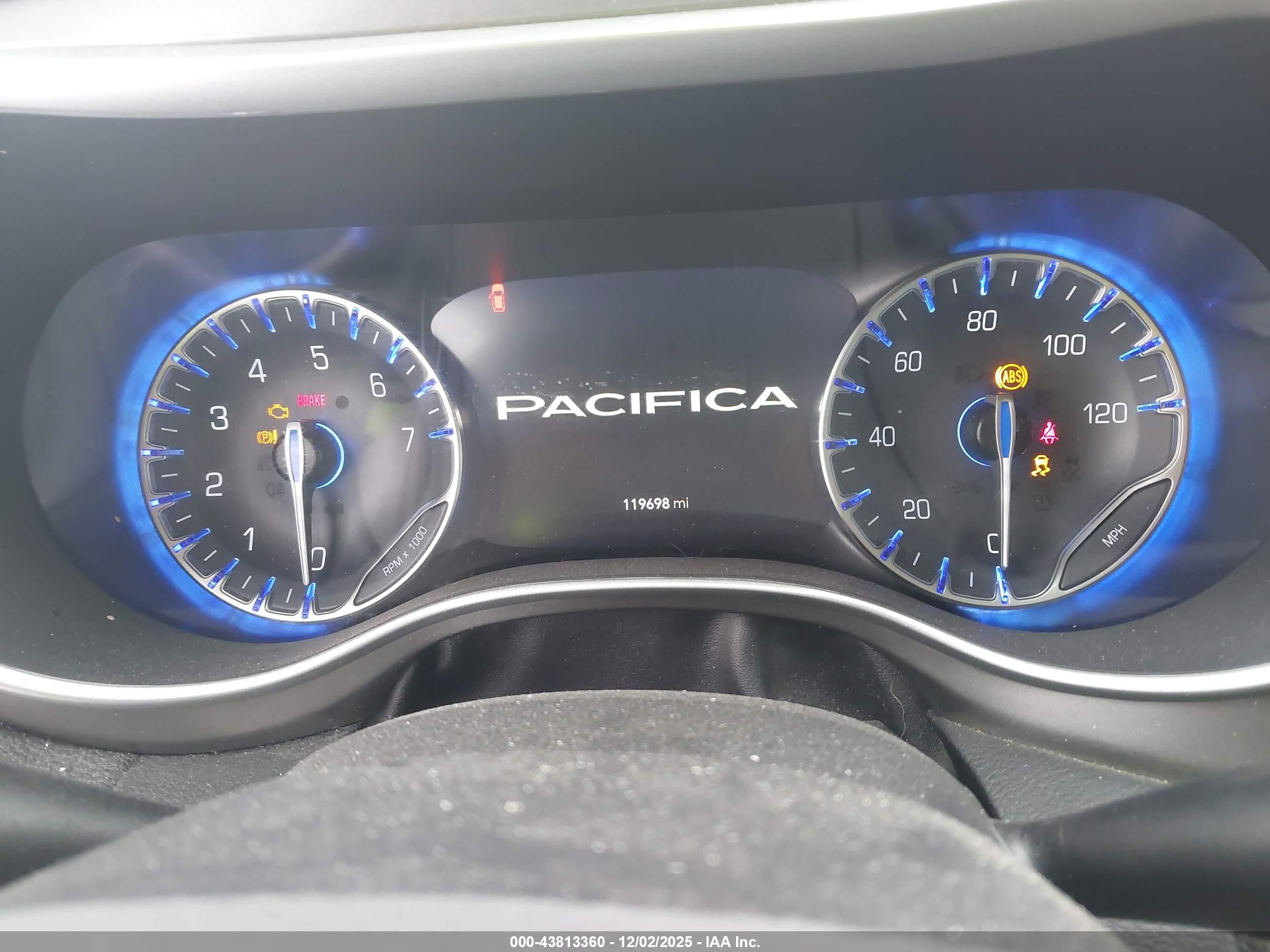 CHRYSLER PACIFICA image 7