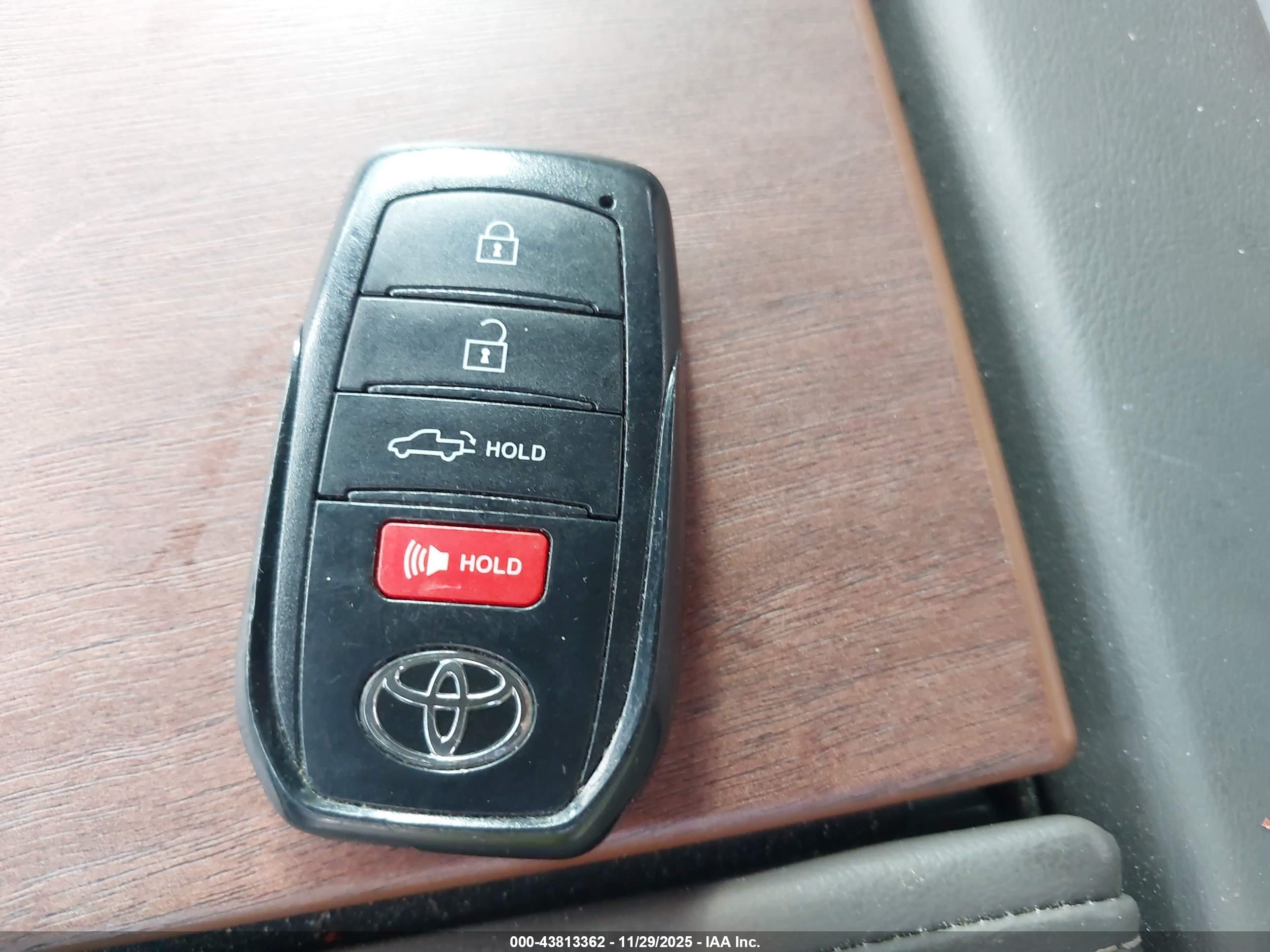 TOYOTA TUNDRA image 11