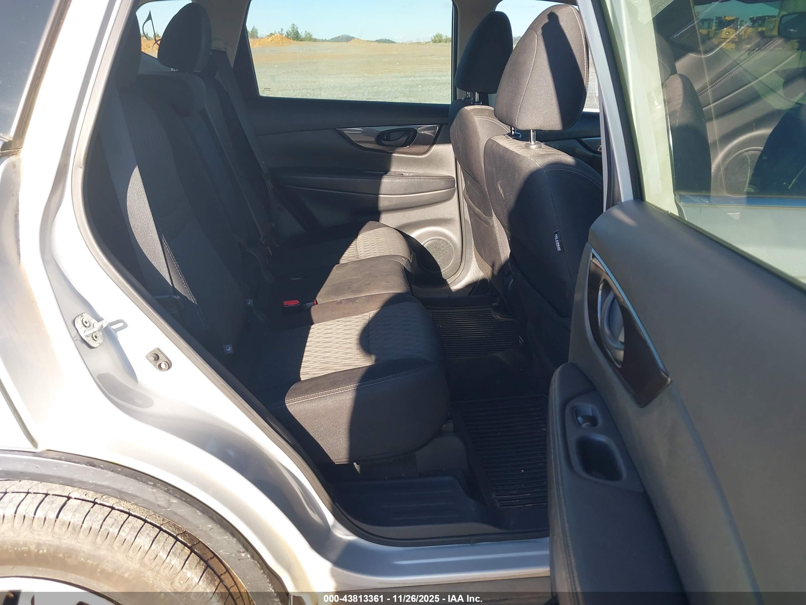 NISSAN ROGUE image 8