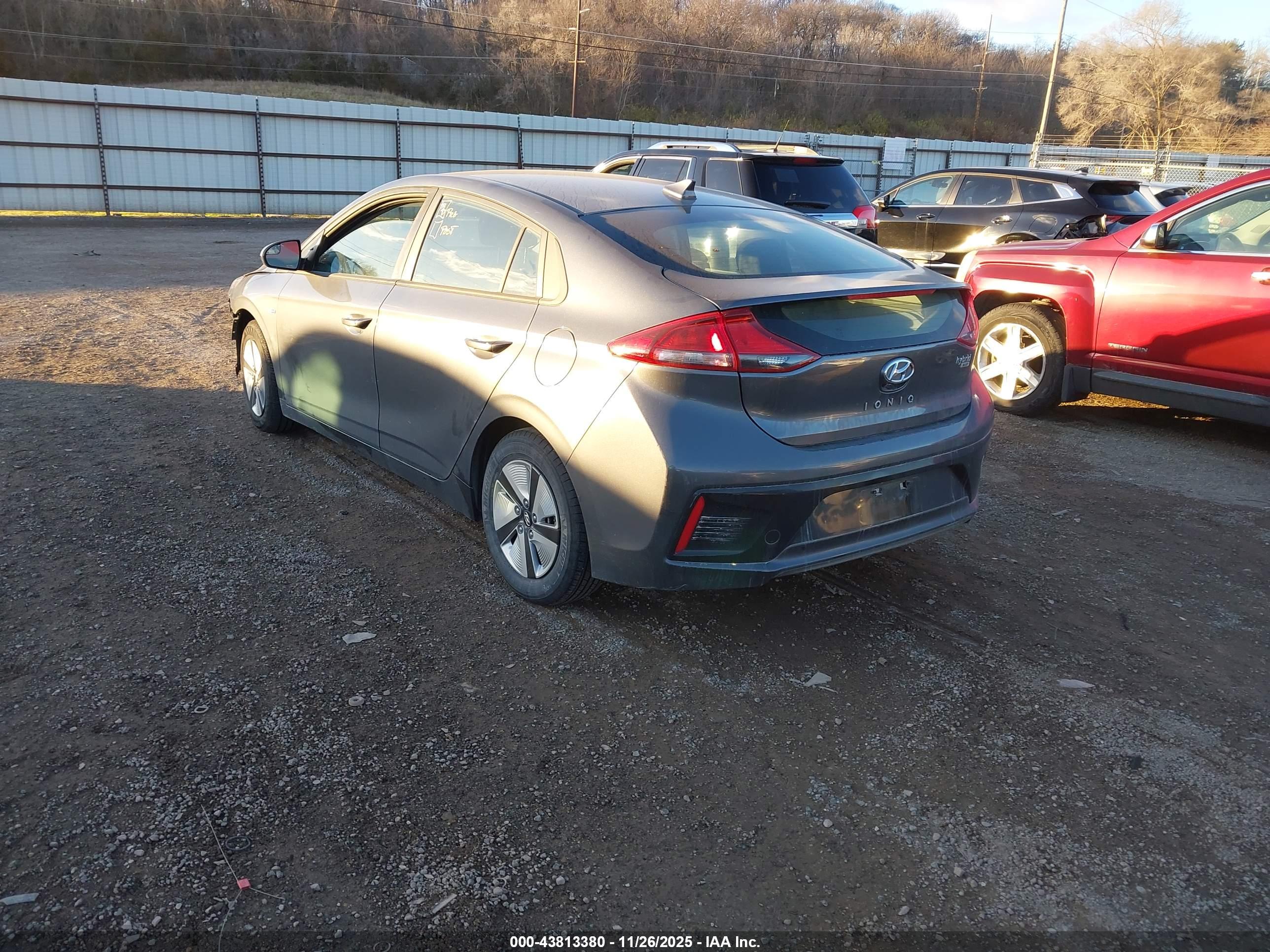 HYUNDAI IONIQ image 3