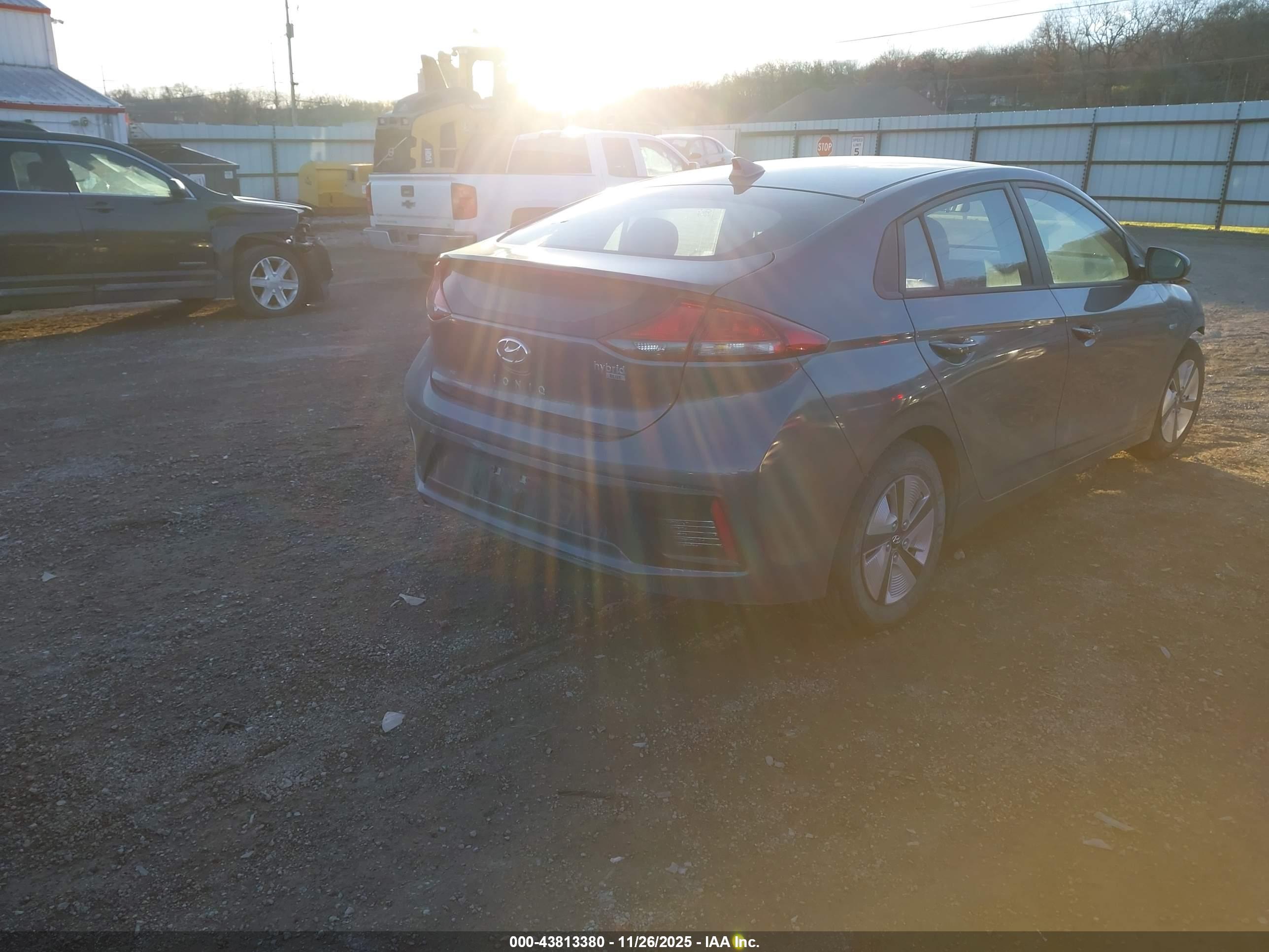 HYUNDAI IONIQ image 4