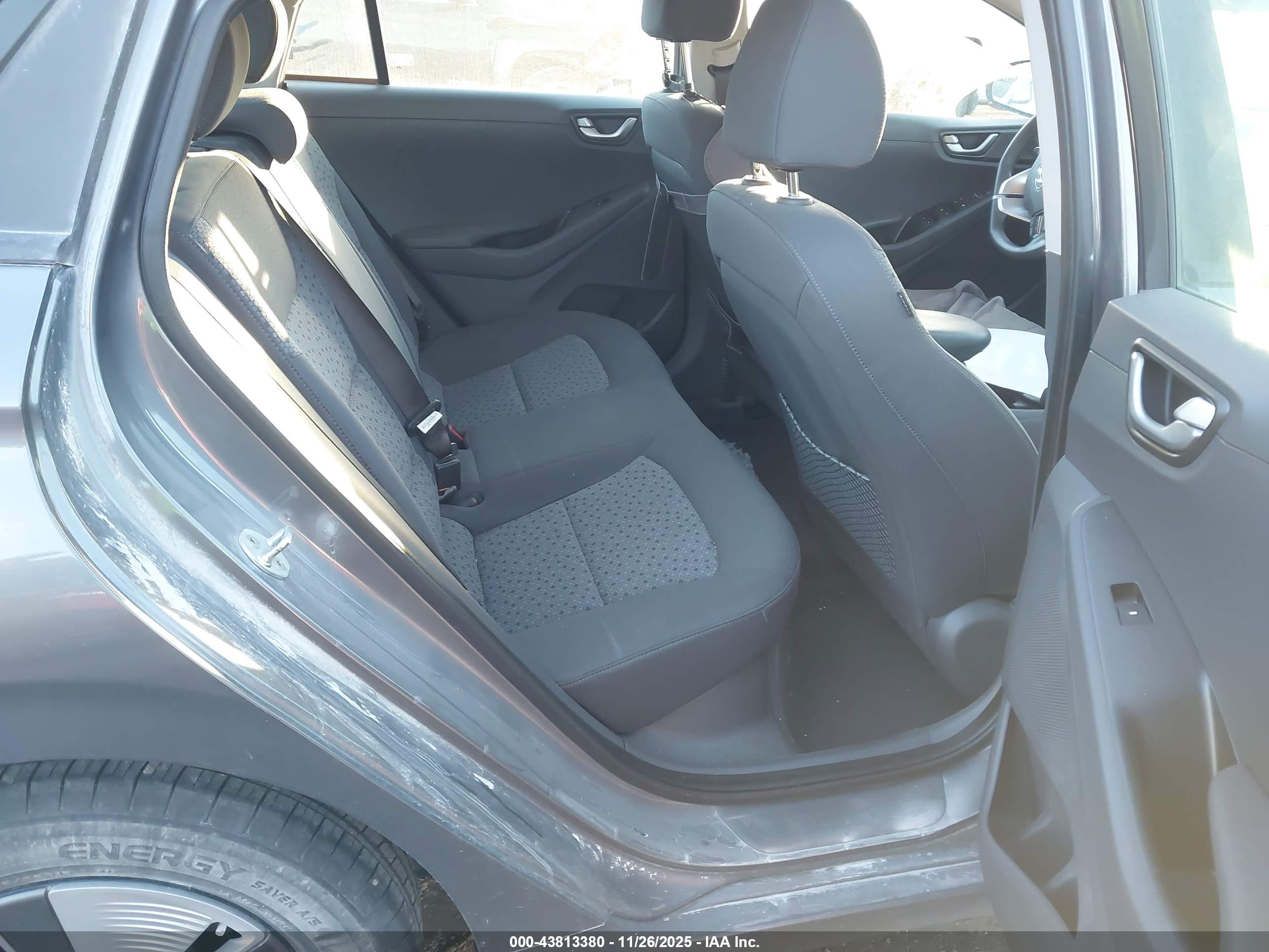 HYUNDAI IONIQ image 8