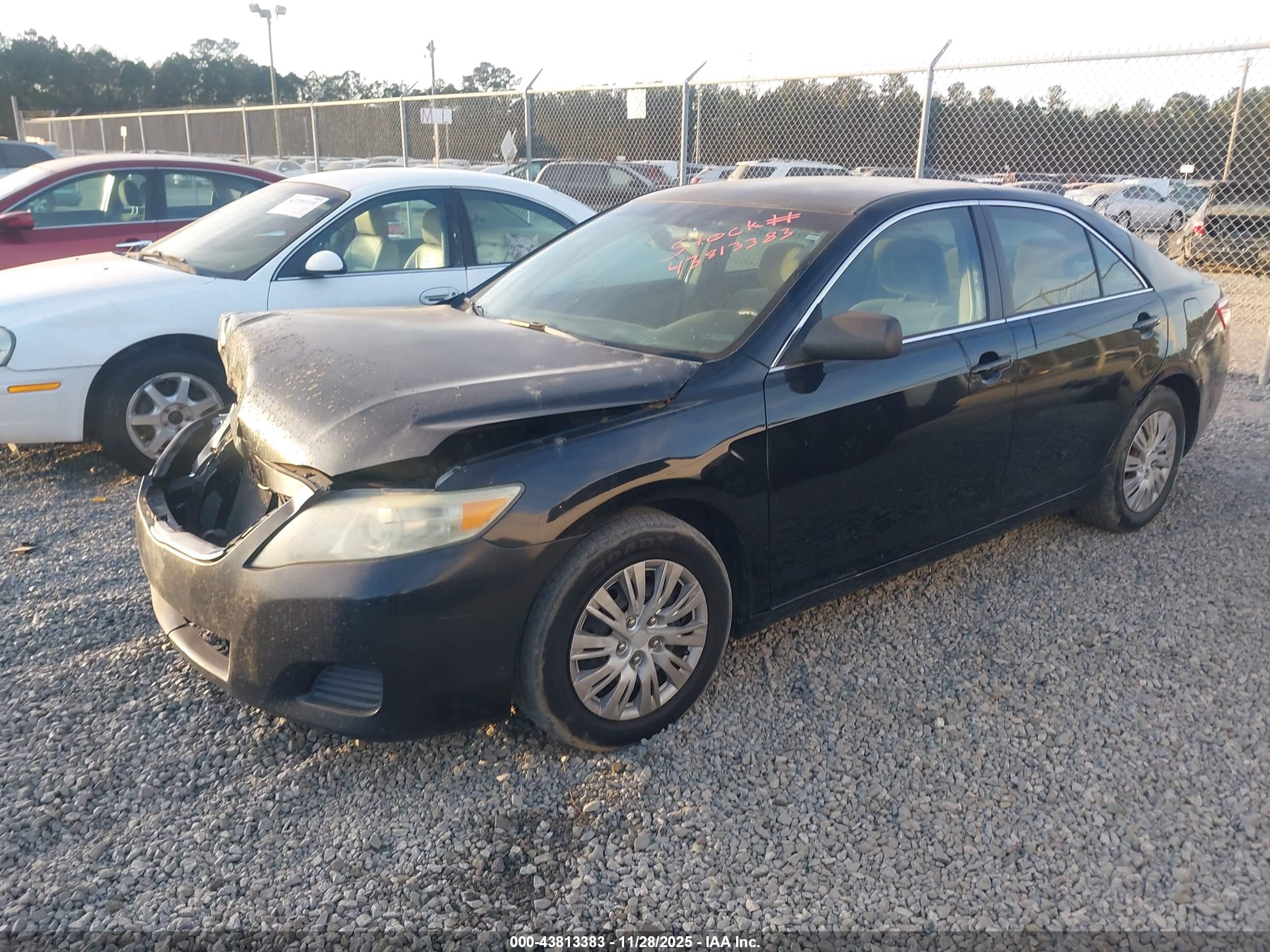 TOYOTA CAMRY image 2