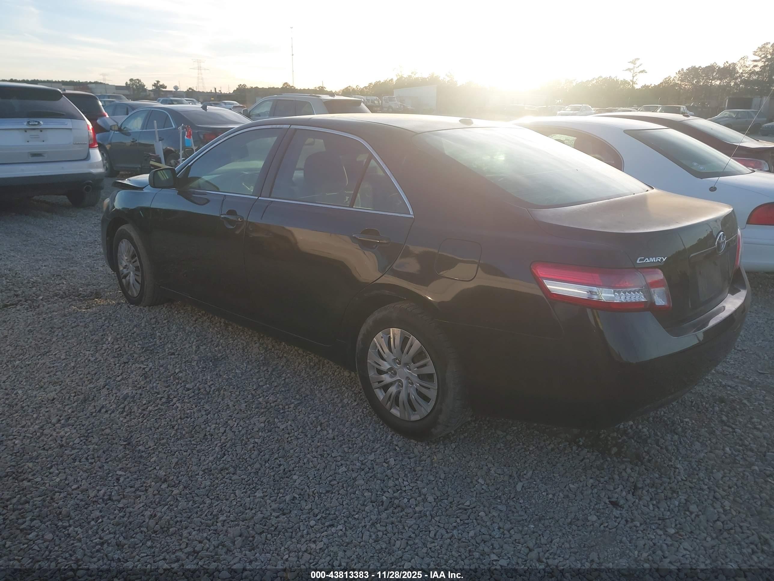 TOYOTA CAMRY image 3