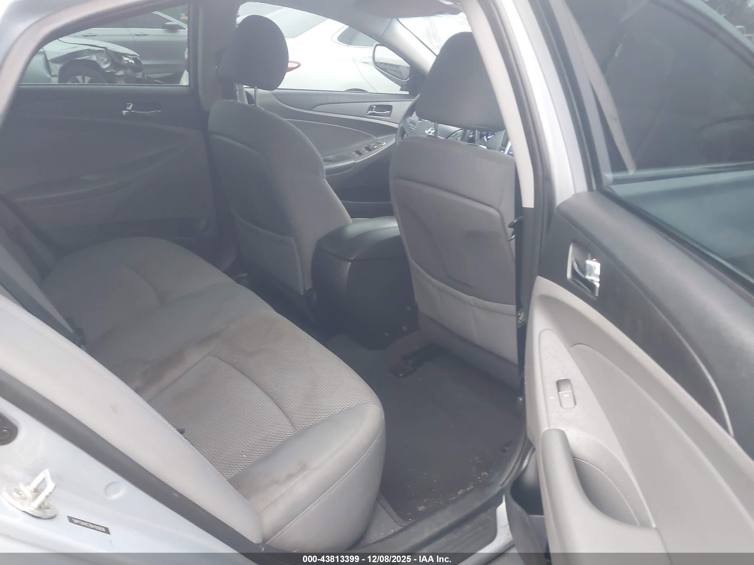 HYUNDAI SONATA image 8