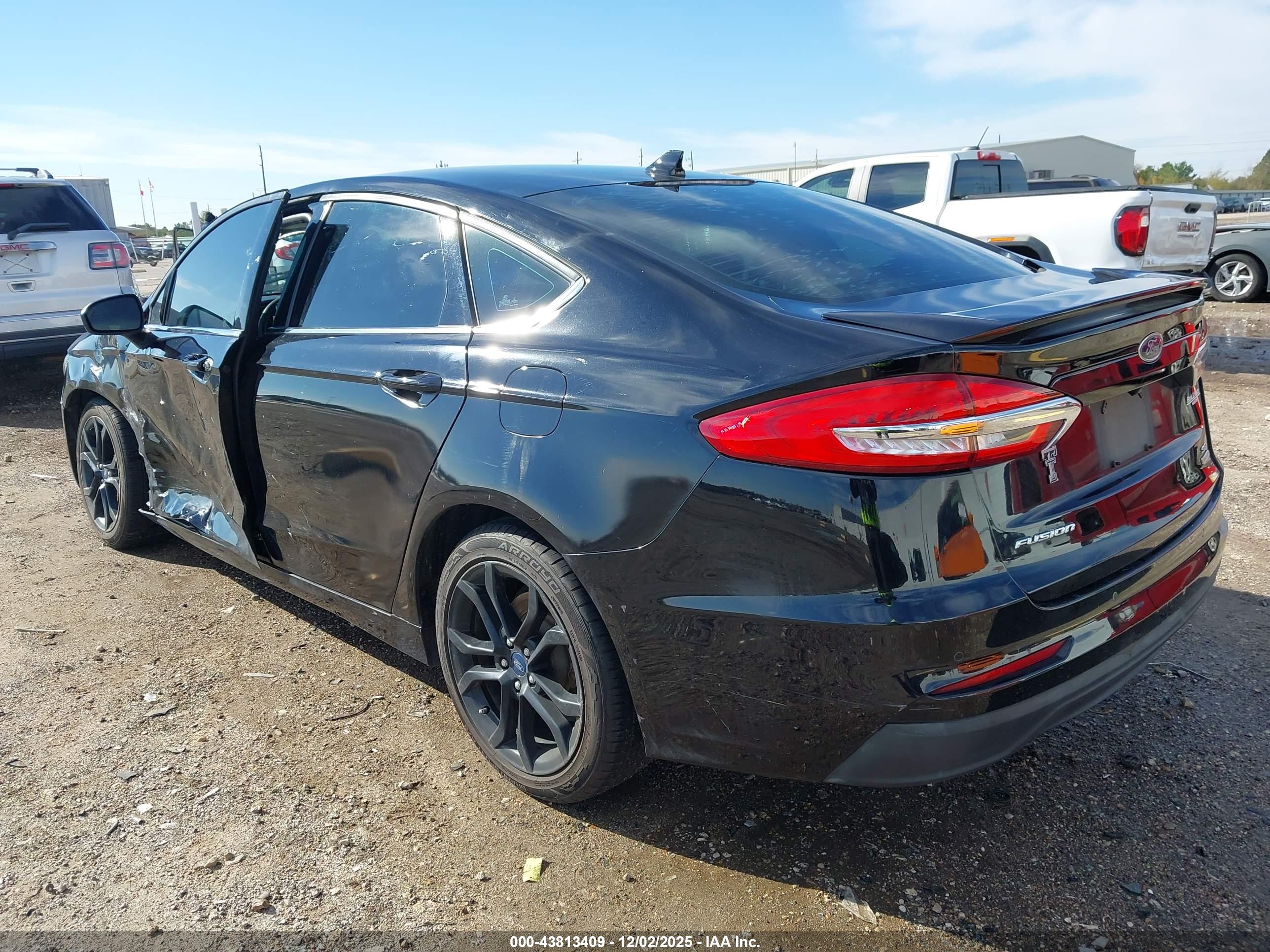 FORD FUSION image 3
