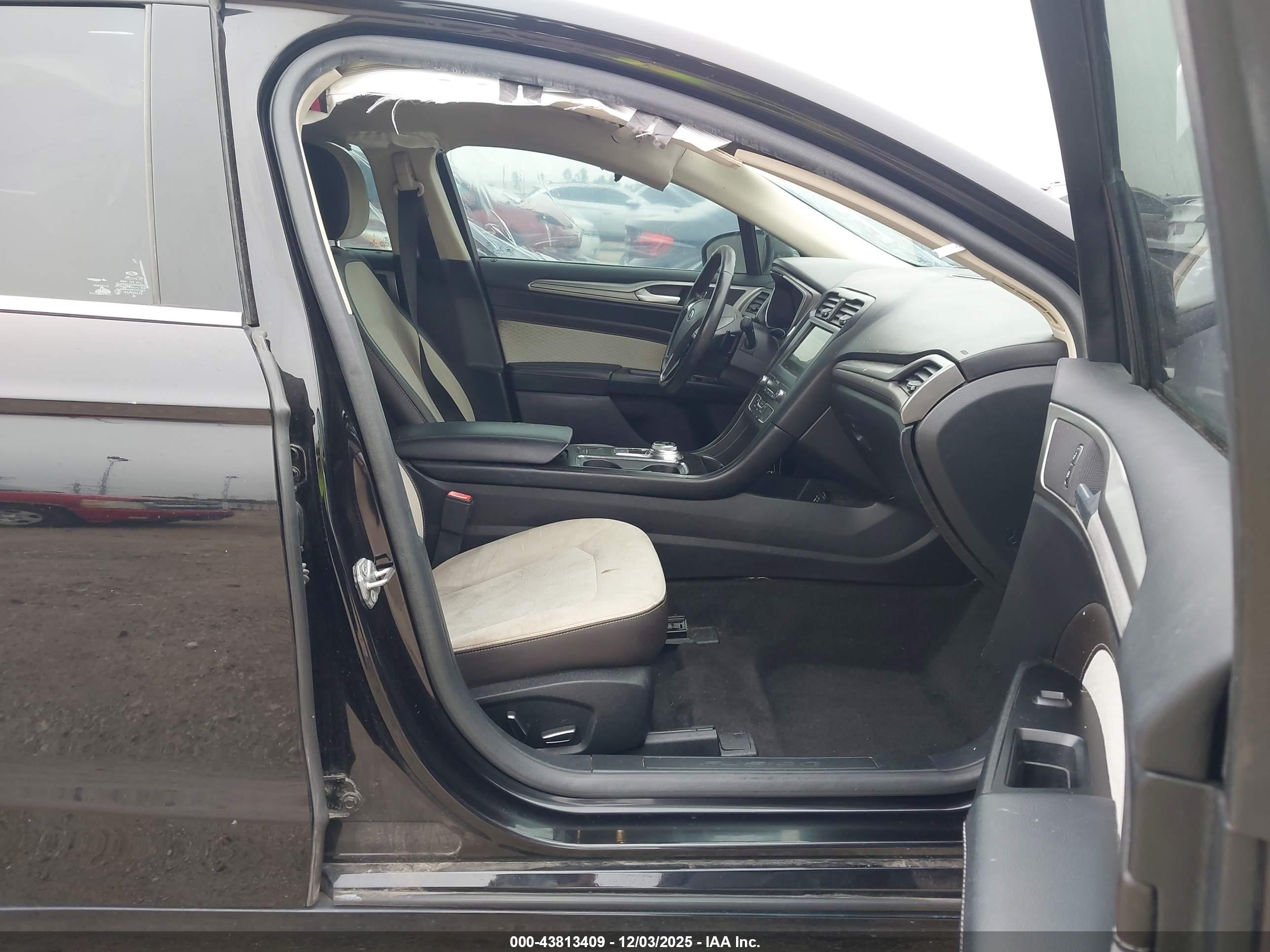 FORD FUSION image 5