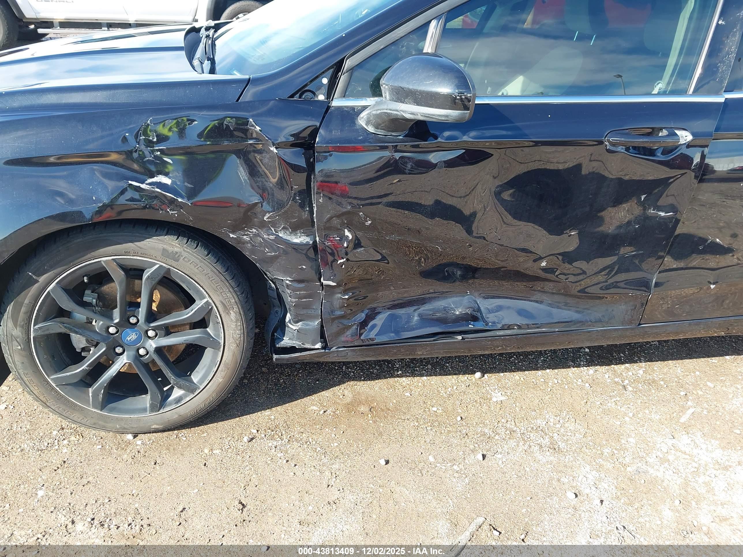 FORD FUSION image 6