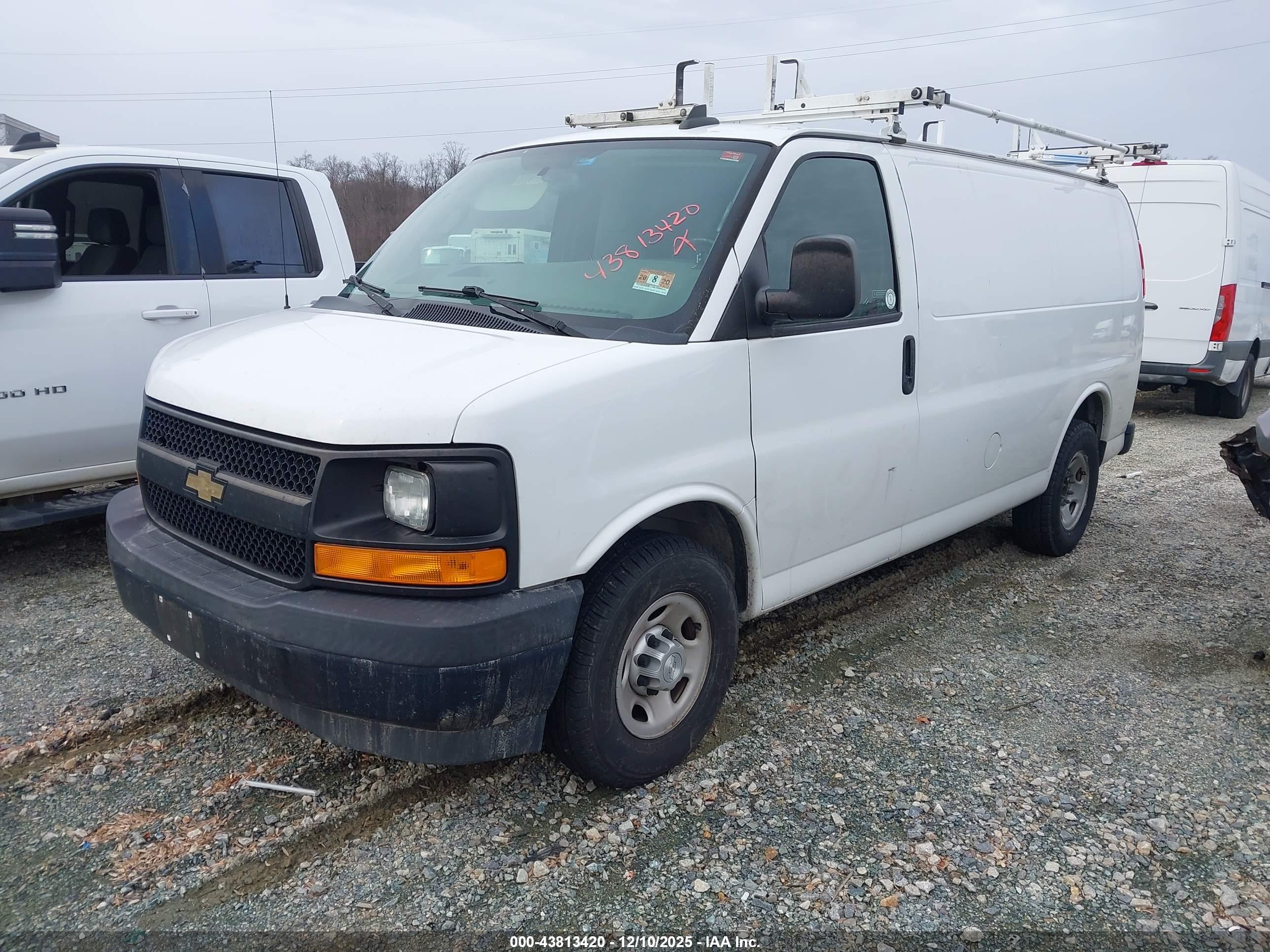 CHEVROLET EXPRESS image 2