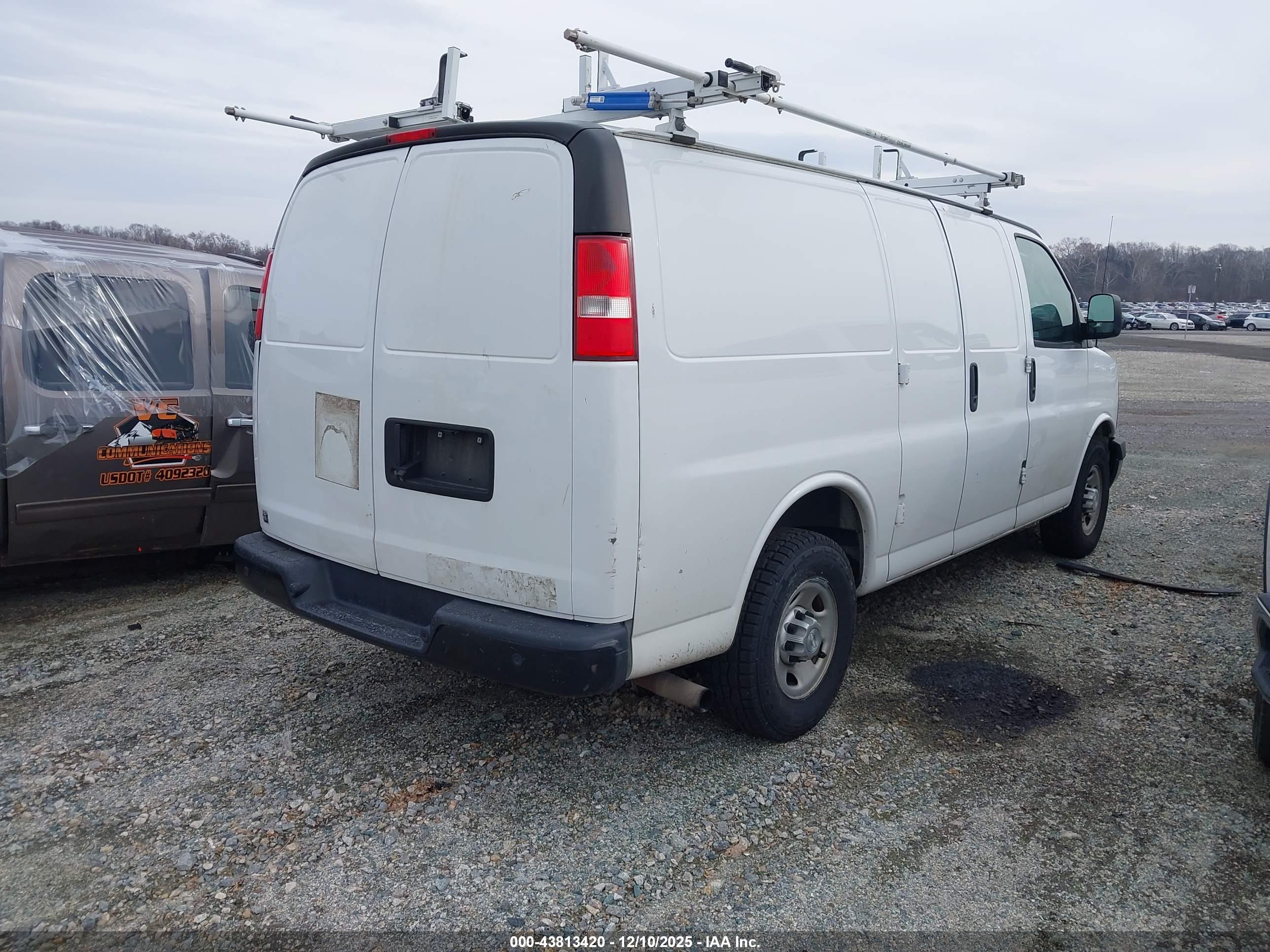 CHEVROLET EXPRESS image 4